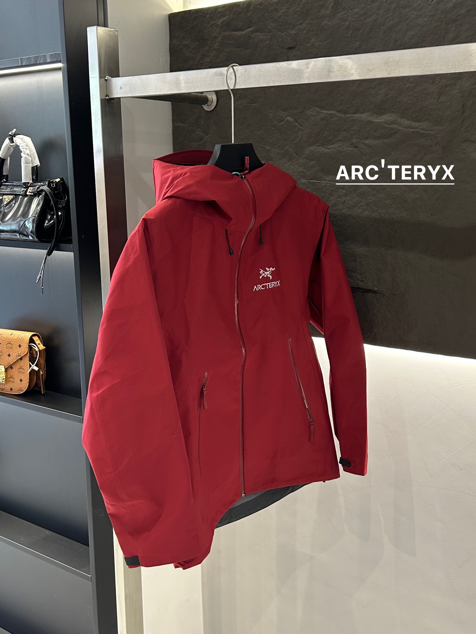 Arc’teryx Aha SV Jacket: Lightweight Waterproof Performance for Harsh Environments - 图片 8
