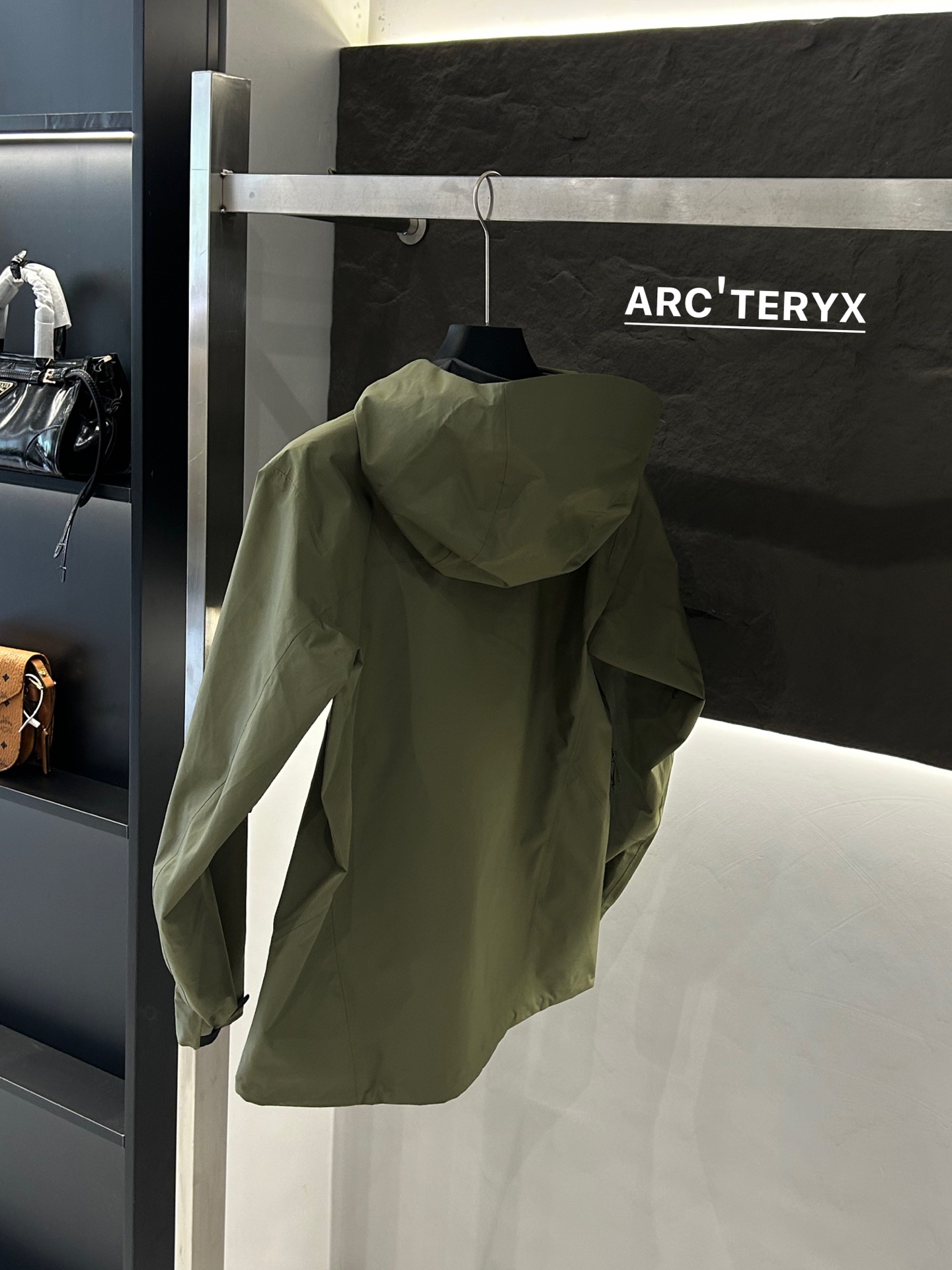 Arc’teryx AHA SV Jacket: Lightweight and Durable for Harsh Environments - 图片 8