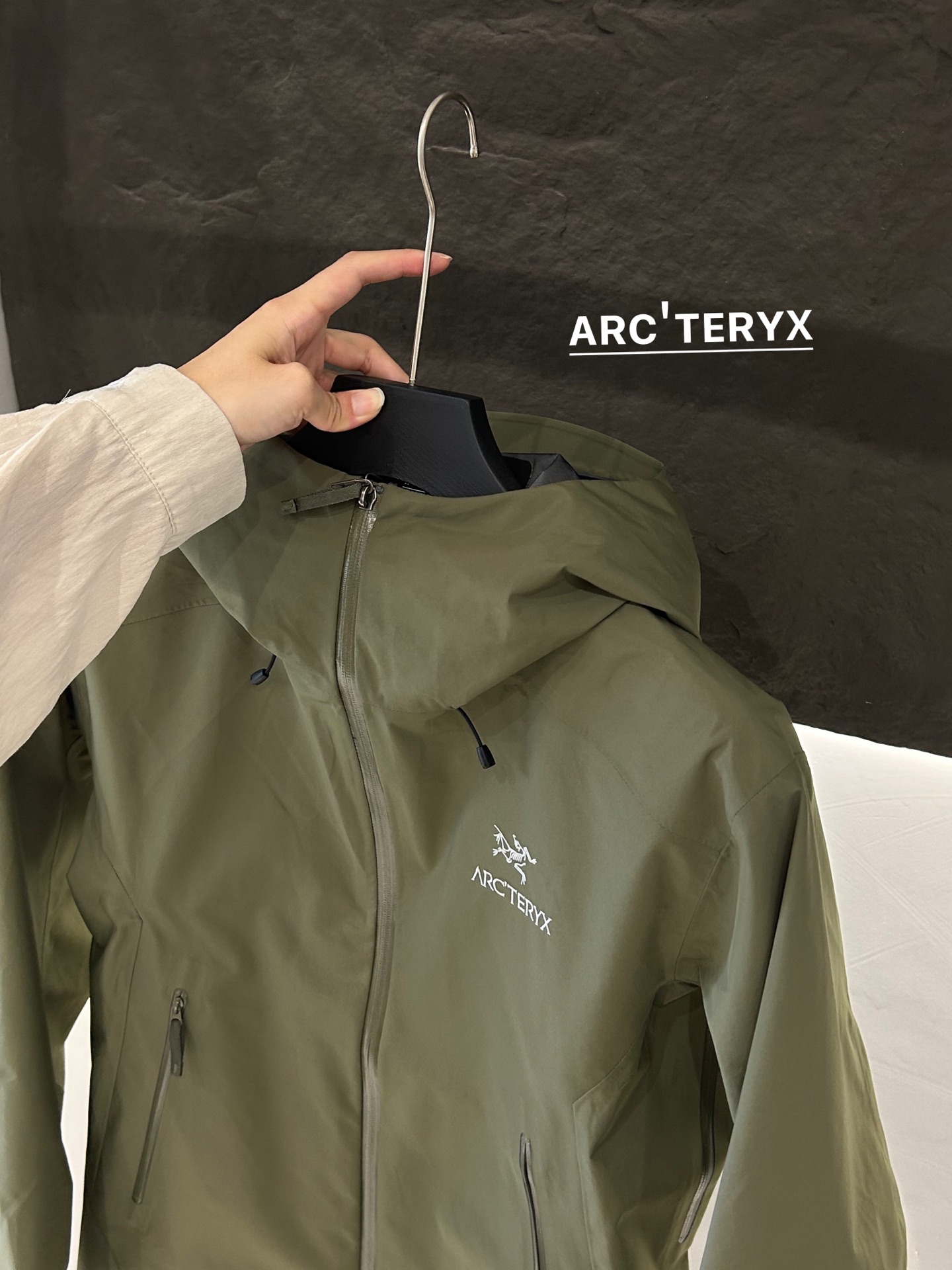 Arc’teryx AHA SV Jacket: Lightweight and Durable for Harsh Environments - 图片 5
