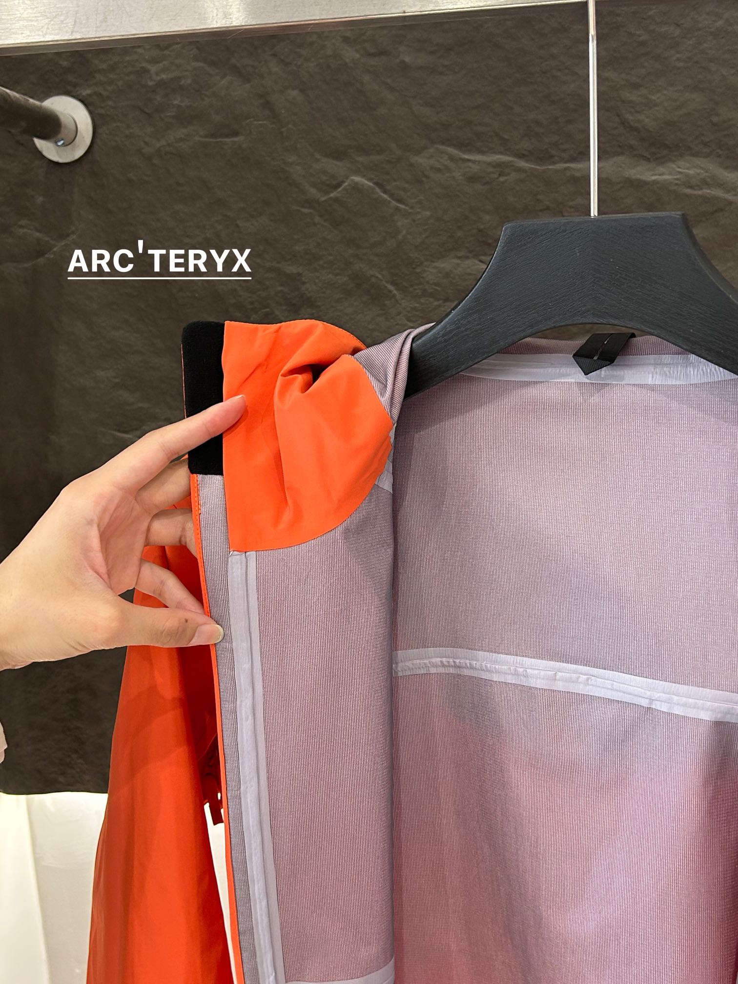 Arc’teryx AHA SV Jacket: Lightweight Waterproof Performance for Harsh Environments - 图片 9