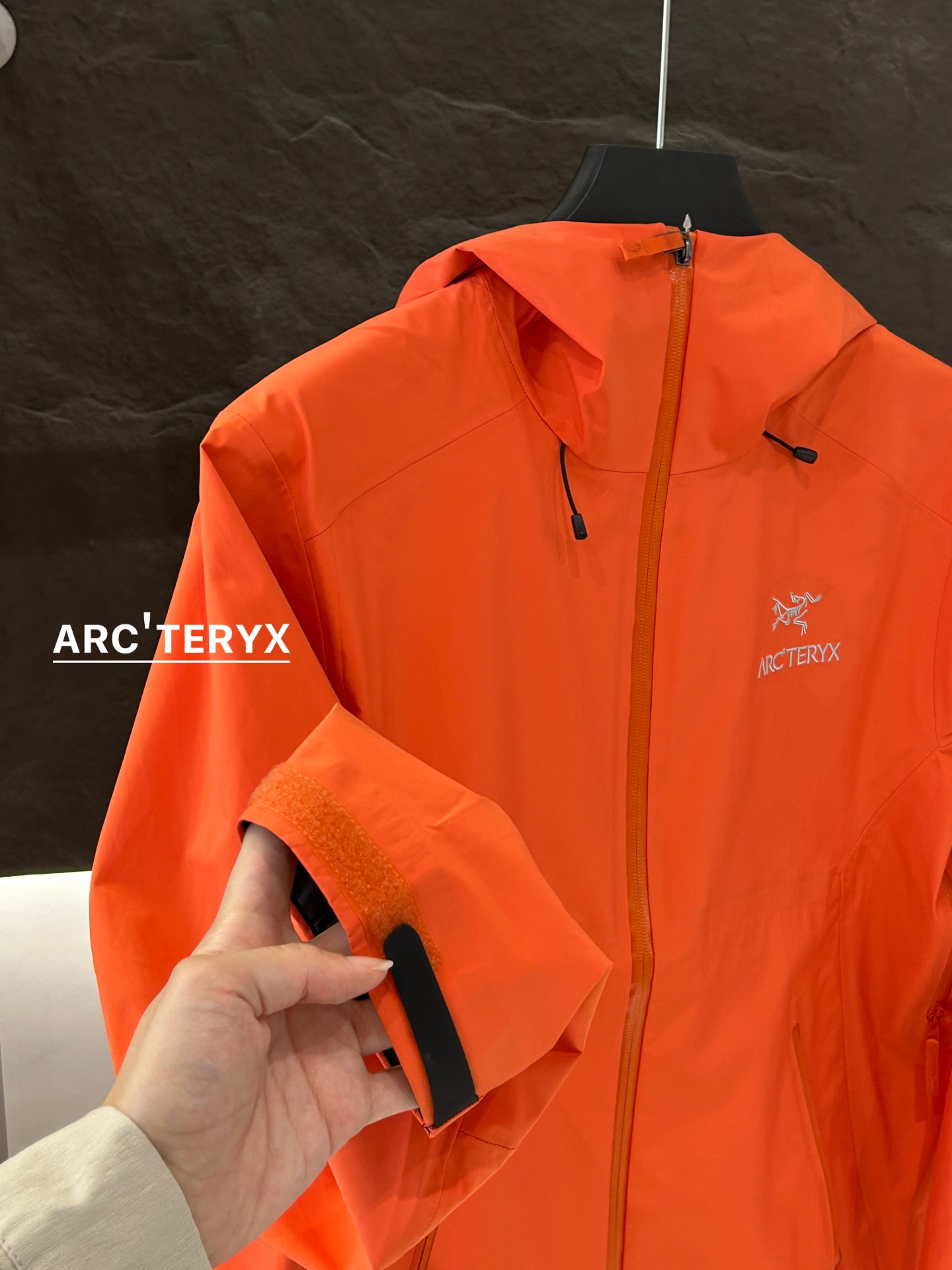 Arc’teryx AHA SV Jacket: Lightweight Waterproof Performance for Harsh Environments - 图片 6