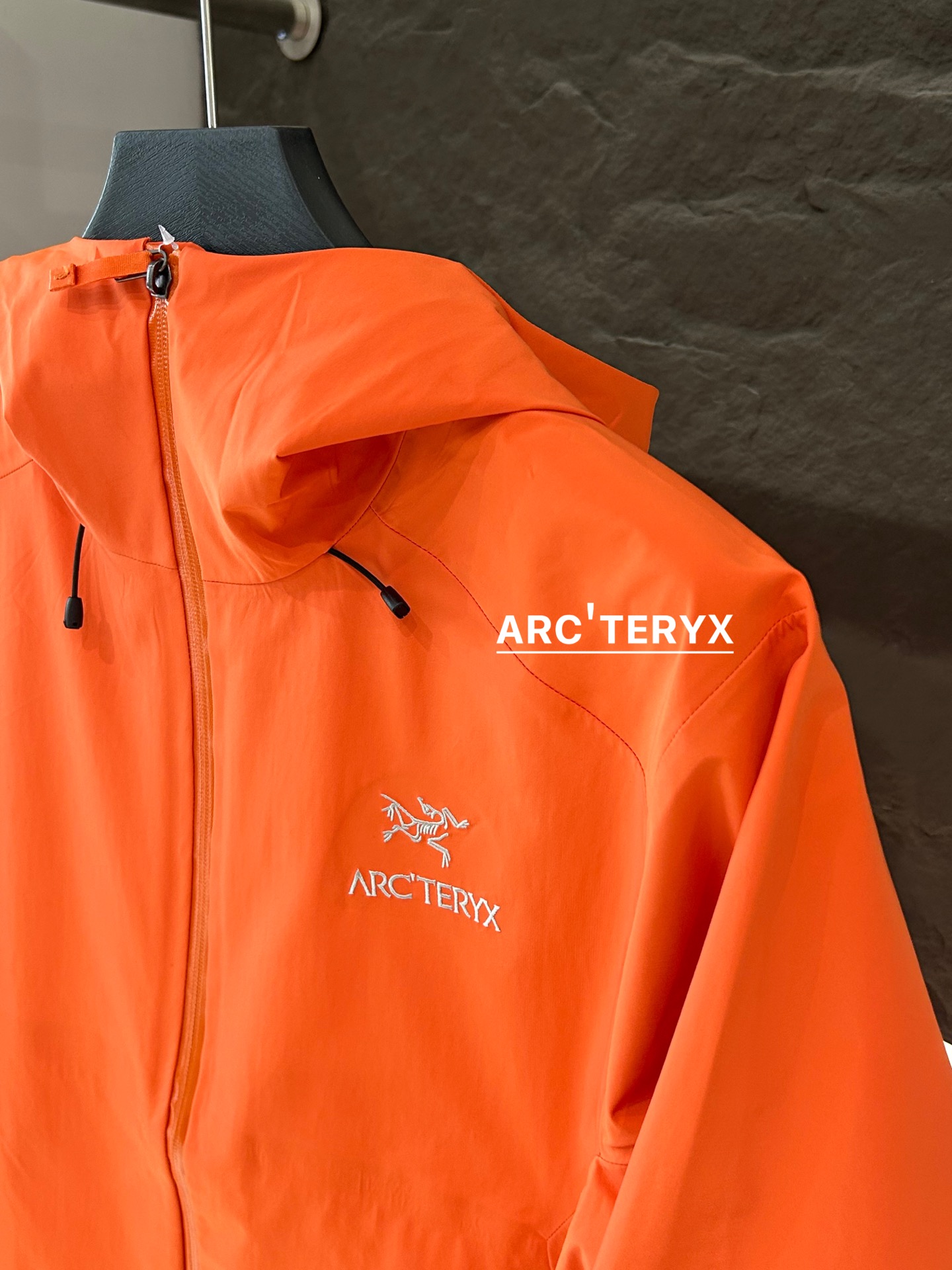 Arc’teryx AHA SV Jacket: Lightweight Waterproof Performance for Harsh Environments - 图片 5