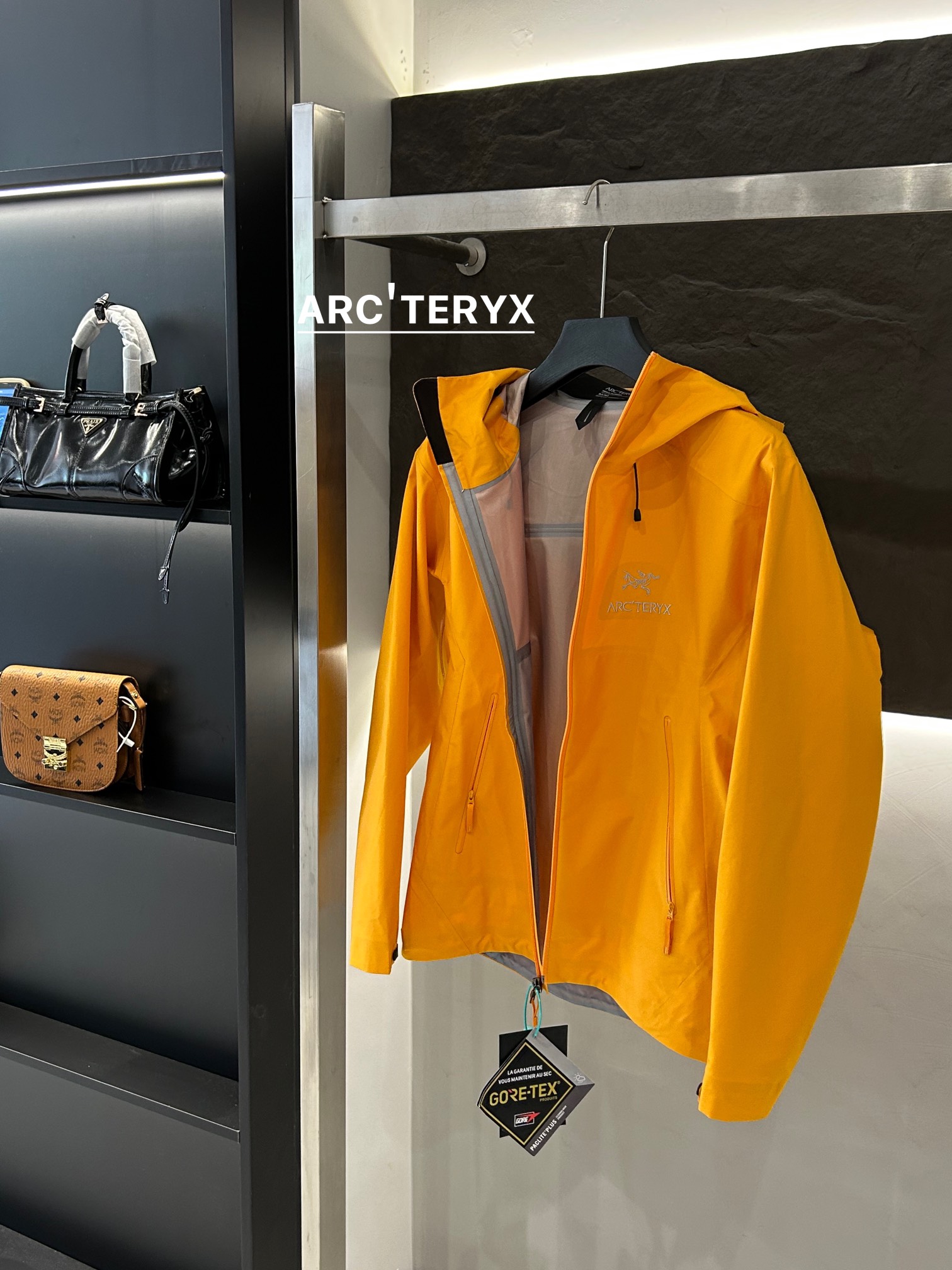Arc’teryx AHA SV: Waterproof, Durable, Lightweight Mountain Jacket - 图片 9