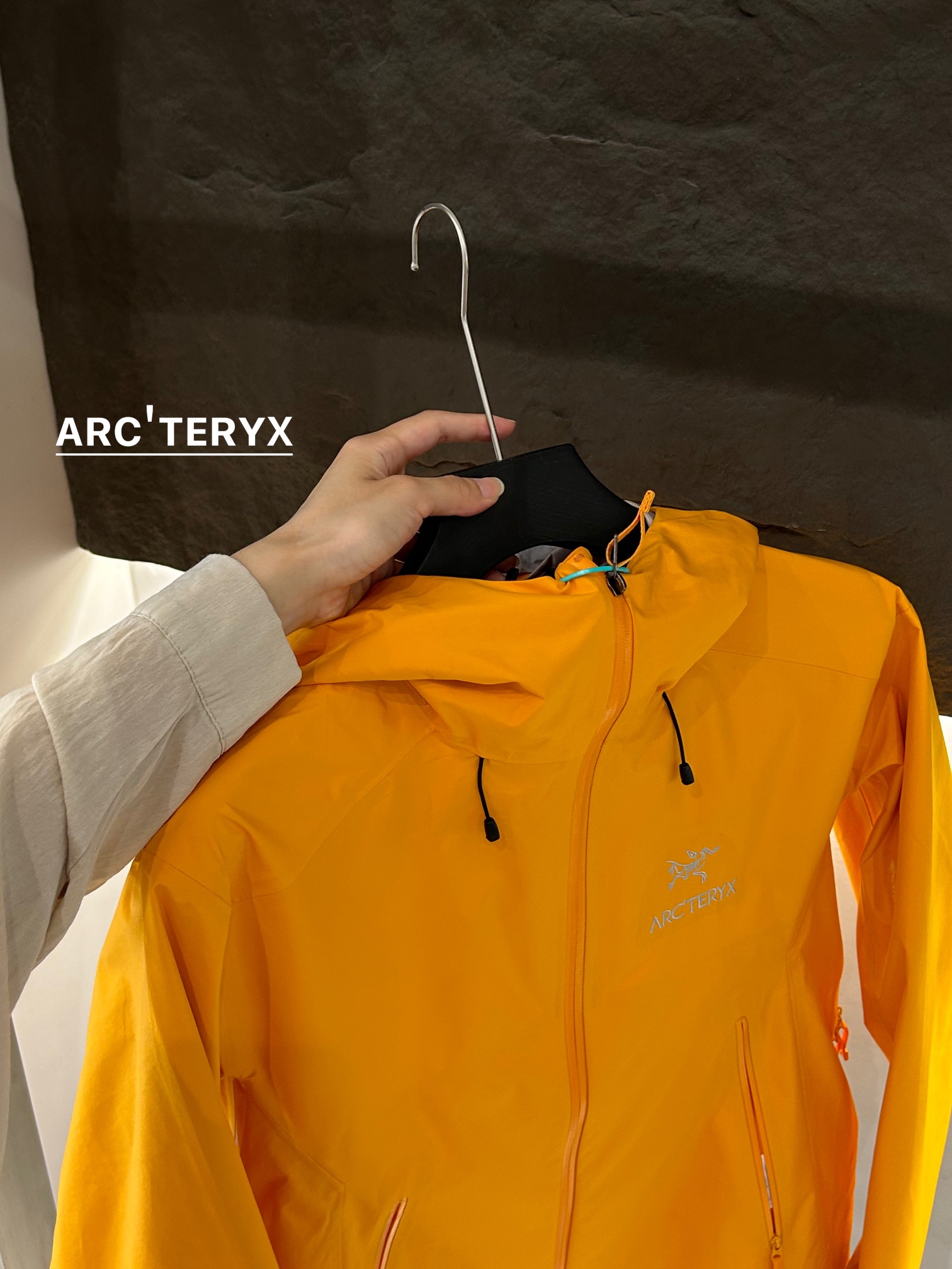 Arc’teryx AHA SV: Waterproof, Durable, Lightweight Mountain Jacket - 图片 4