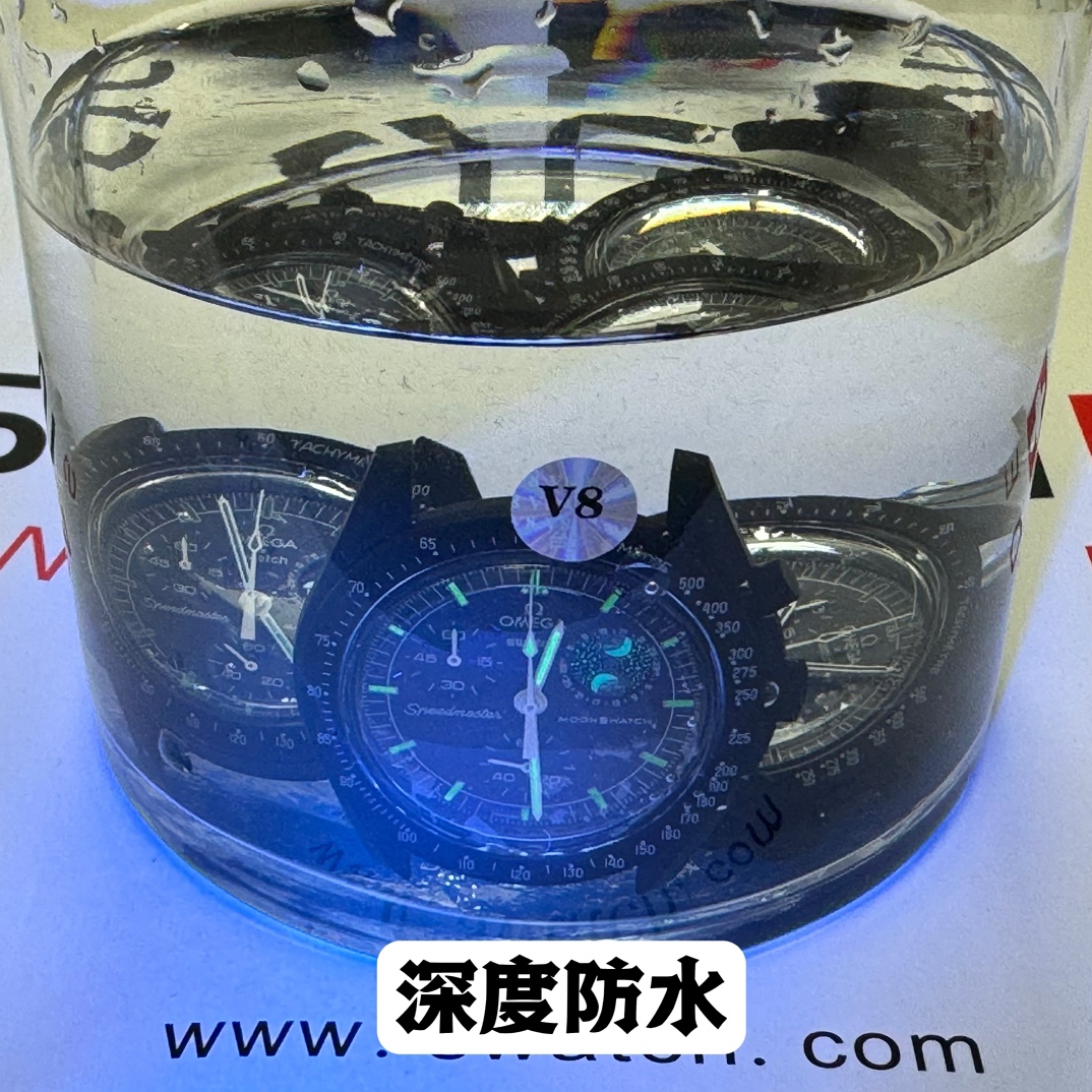 💰180💰
史努比系列。v8厂质量👍SWATCH斯沃琪x欧米茄联名款Fullmoon满月。石英机芯Snoopy史努比、月相底盘男表瑞表42mm 黑色表盘生物陶瓷表壳尼龙表带。
史努比系列V8厂质量杠杠
一体表壳官方一致
白天看不到夜光字体官方一致
加强夜光效果官方一致
灰色透明官方一致
表镜中央s标志官方一致
后盖12点电池官方一致
表带采用全包边工艺官方一致
保护膜一致 深度防水
零瑕疵 零售后。