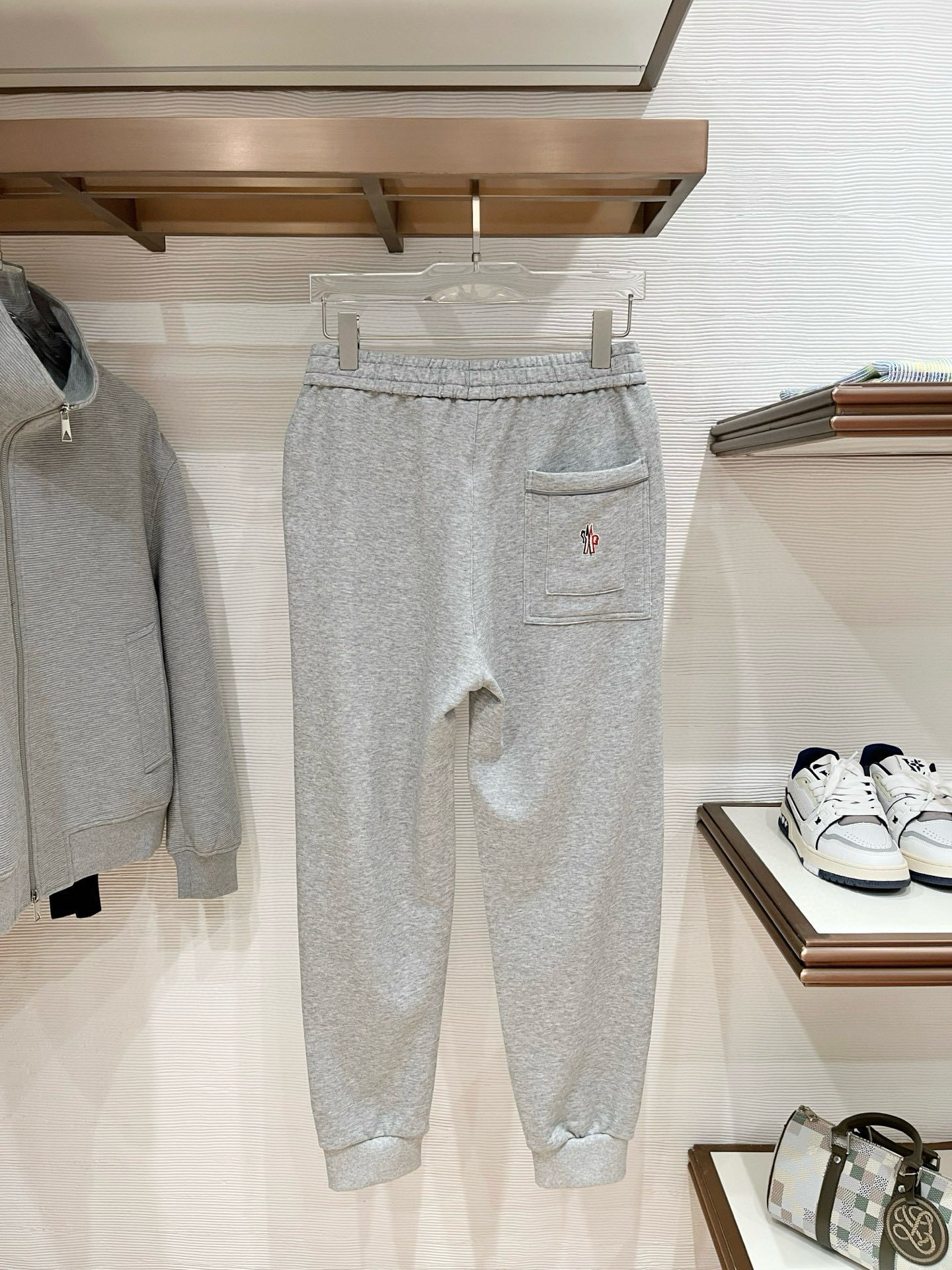 秋冬 蒙口前袋拉链带字母定制设计 正常版型 螺纹裤脚 毛圈面料 M-XXXL