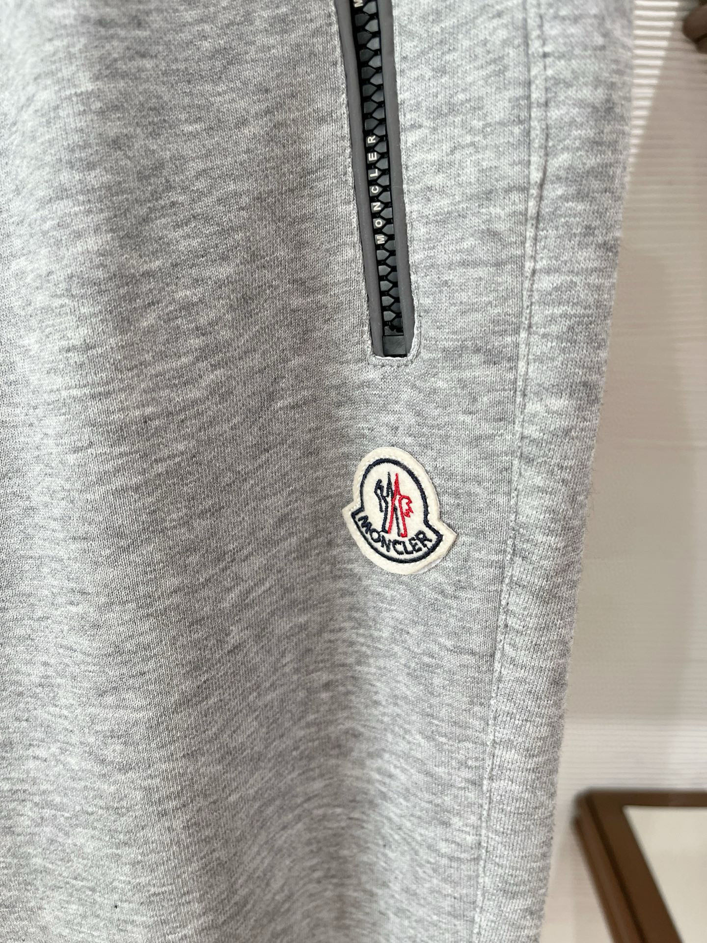 秋冬 蒙口前袋拉链带字母定制设计 正常版型 螺纹裤脚 毛圈面料 M-XXXL