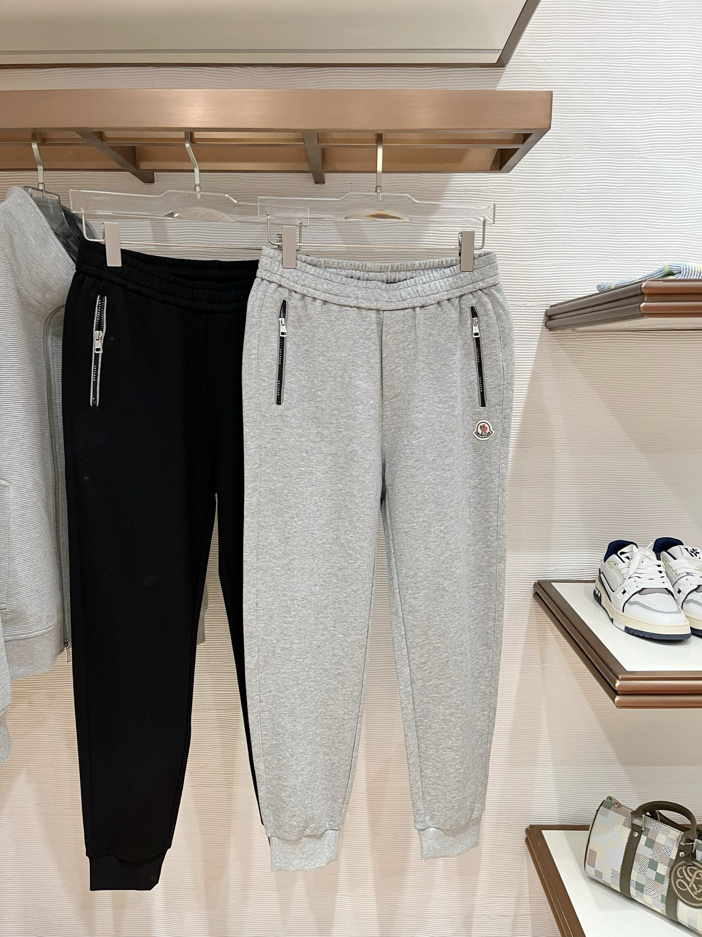 NO:528426,Autumn and winter, zipper with letters, custom design, normal style, threaded trouser legs, terry fabric, M-XXXL,,Moncler,alexander wang19860909秋冬 蒙口前袋拉链带字母定制设计 正常版型 螺纹裤脚 毛圈面料 M-XXXL,,Moncler,alexander wang,Men's clothing