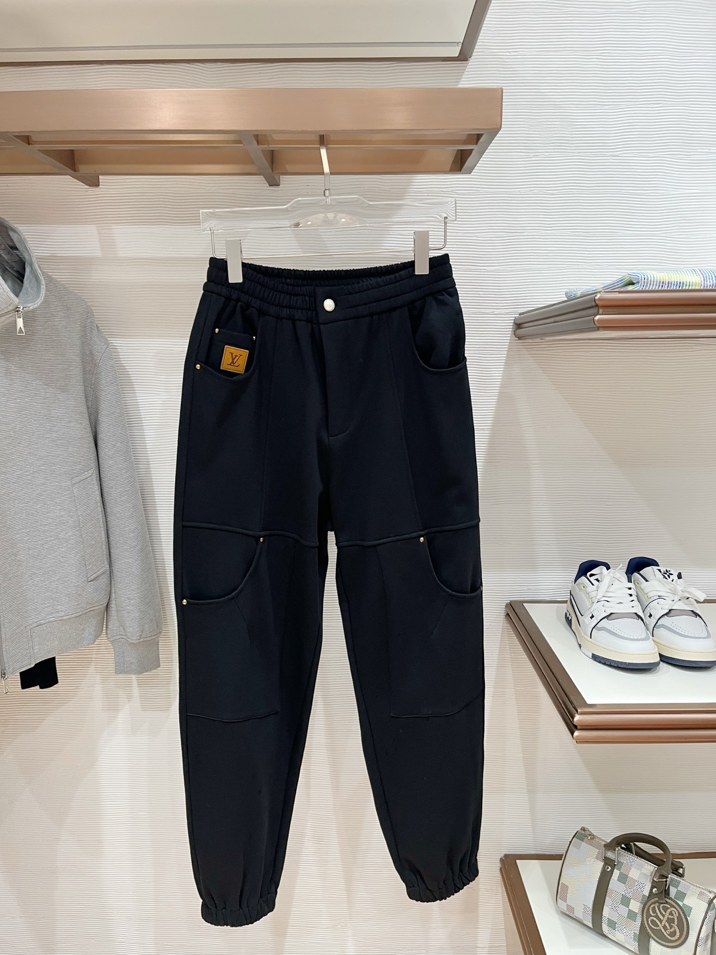 NO:528418,Autumn and winter L*v sweatshirt wool fabric Original hardware accessories Full design sense M-XXXL, hoodie, sweatshirts, alexander wang19860909秋冬 L*v 卫衣毛圈面料 原版五金辅料 设计感足 M-XXXL,,hoodie,sweatshirts,alexander wang,Men's clothing