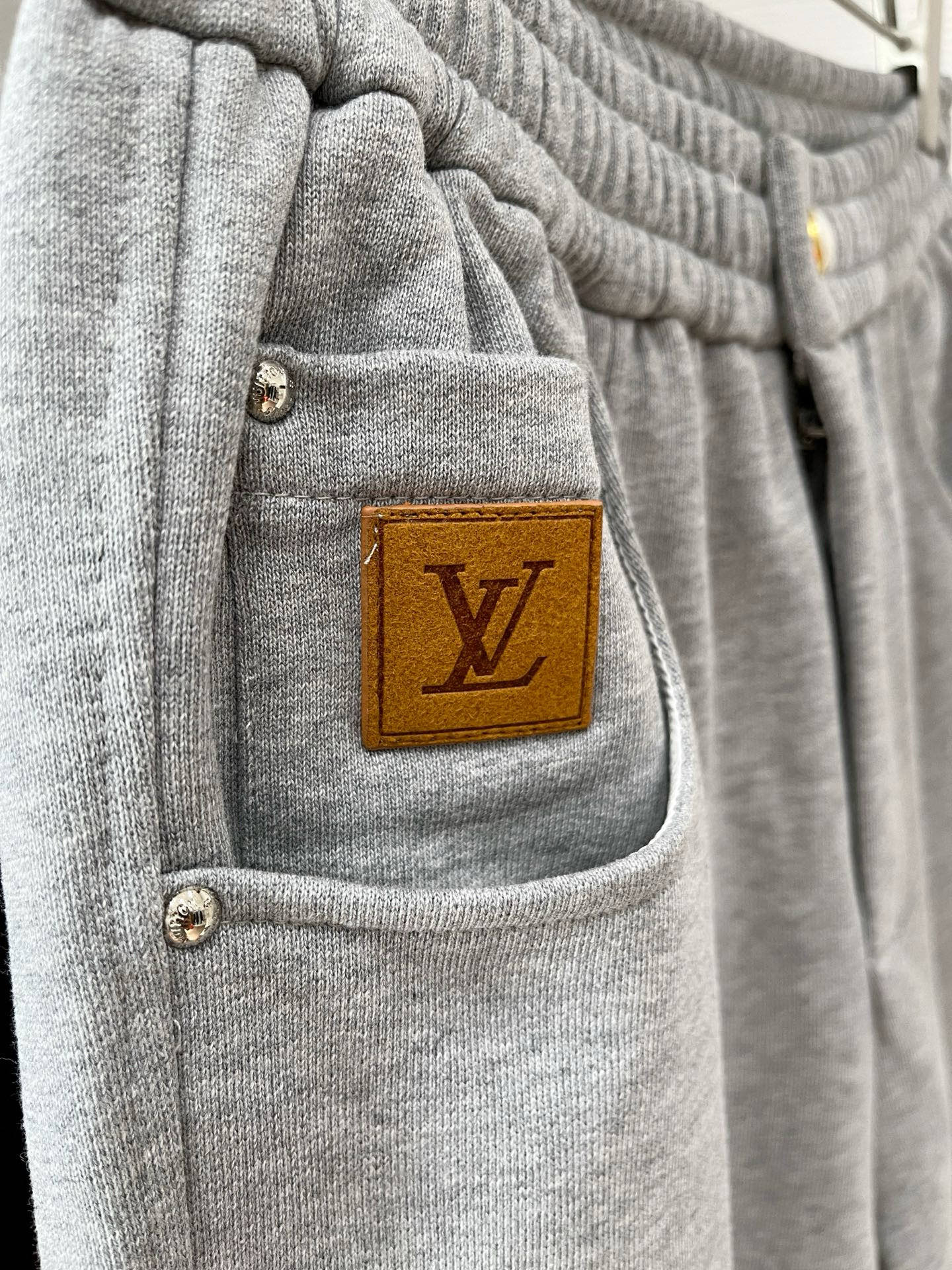 秋冬 L*v 卫衣毛圈面料 原版五金辅料 设计感足 M-XXXL