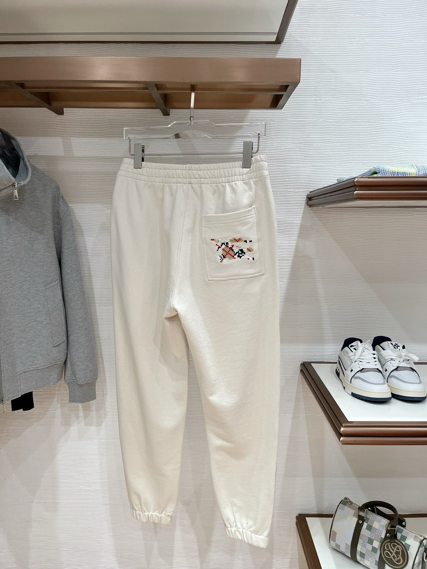 秋冬 巴宝莉 毛圈面料 十字纹绣花 最新战马 小裤脚 M-4XL