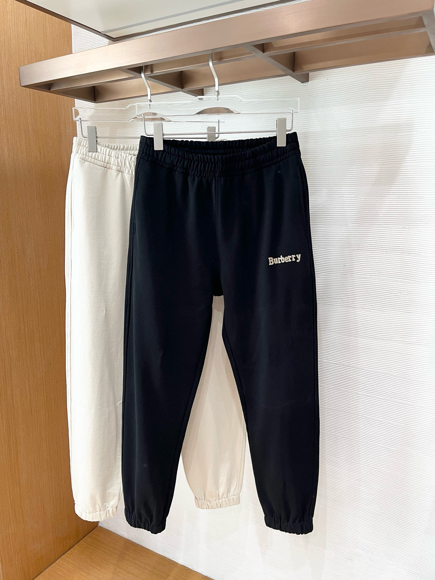 秋冬 巴宝莉 毛圈面料 十字纹绣花 最新战马 小裤脚 M-4XL