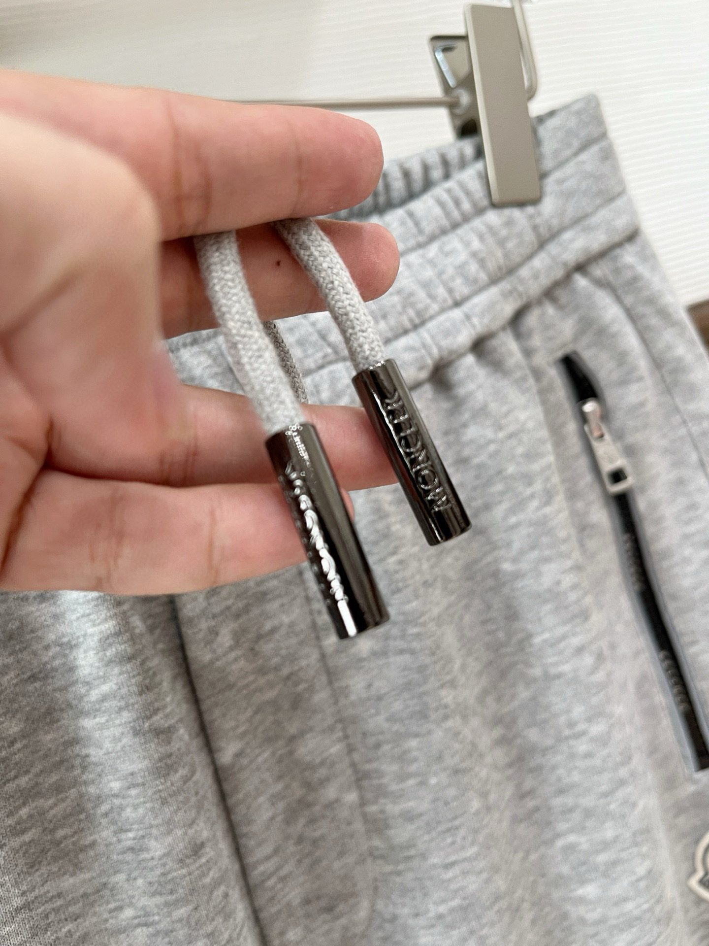 秋冬 蒙口前袋拉链带字母定制设计 正常版型 螺纹裤脚 毛圈面料 M-XXXL