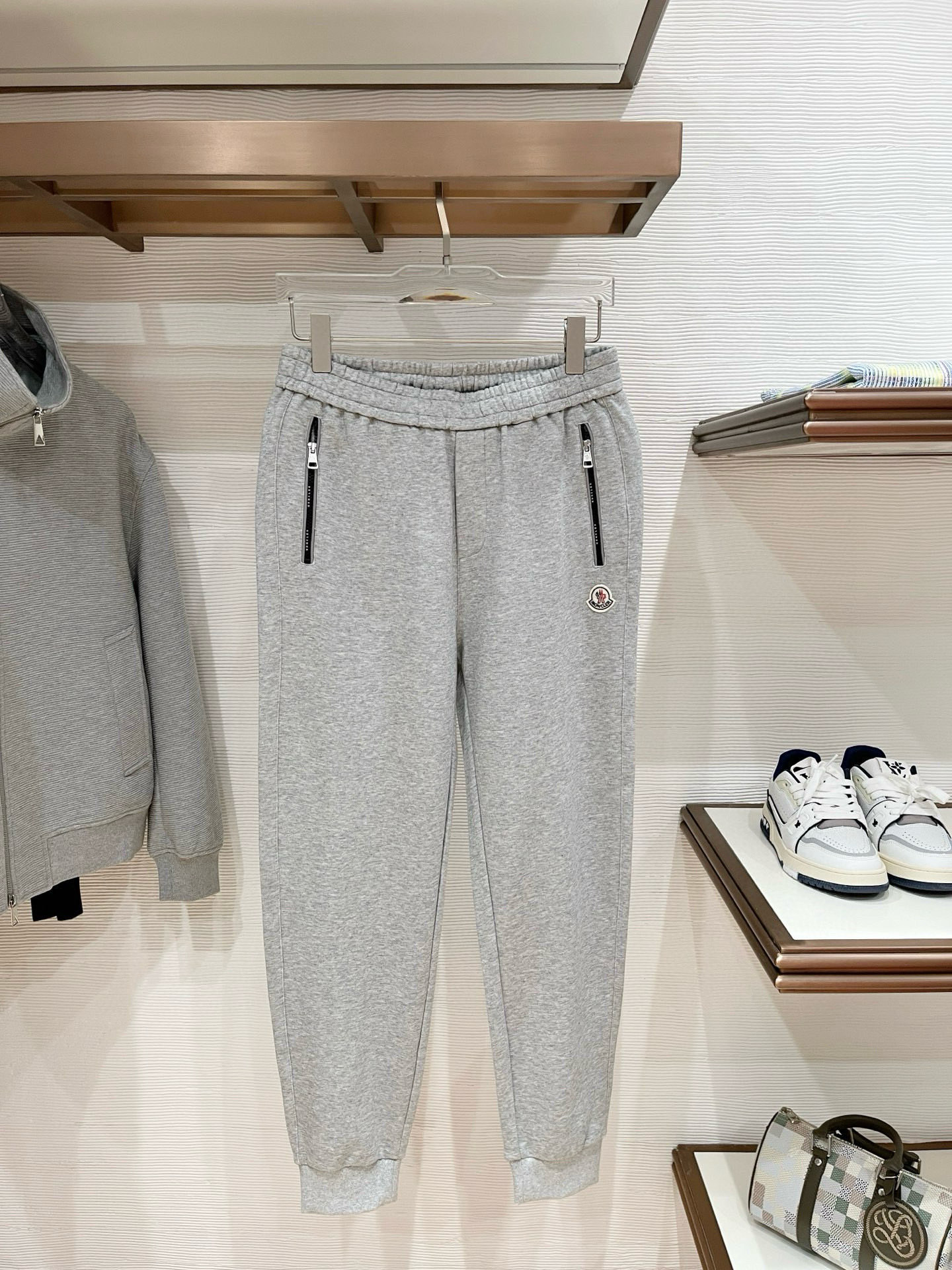 秋冬 蒙口前袋拉链带字母定制设计 正常版型 螺纹裤脚 毛圈面料 M-XXXL