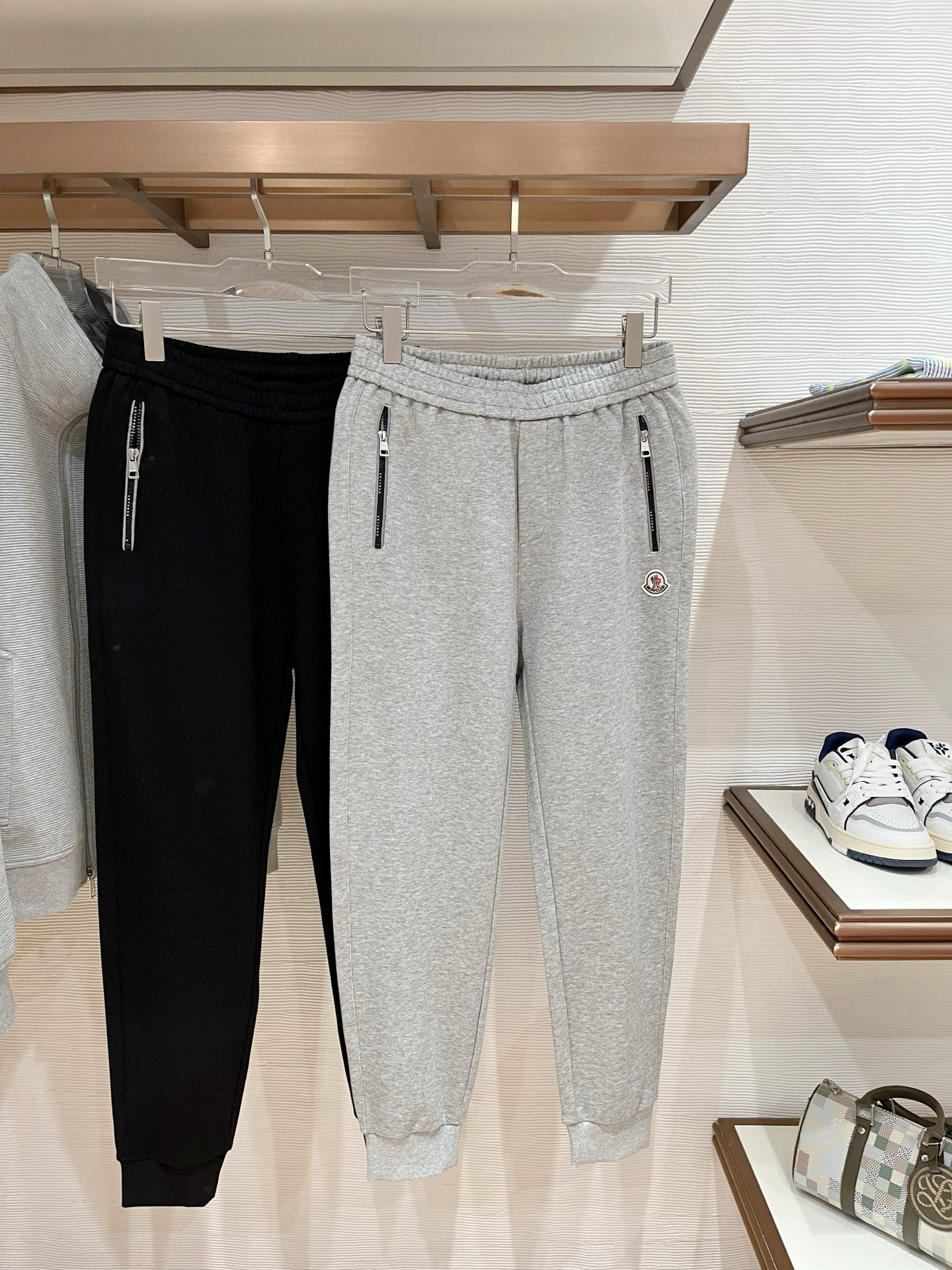 NO:528415,Autumn and winter, zipper with letters, custom design, normal style, threaded trouser legs, terry fabric, M-XXXL,,Moncler,alexander wang19860909秋冬 蒙口前袋拉链带字母定制设计 正常版型 螺纹裤脚 毛圈面料 M-XXXL,,Moncler,alexander wang,Men's clothing