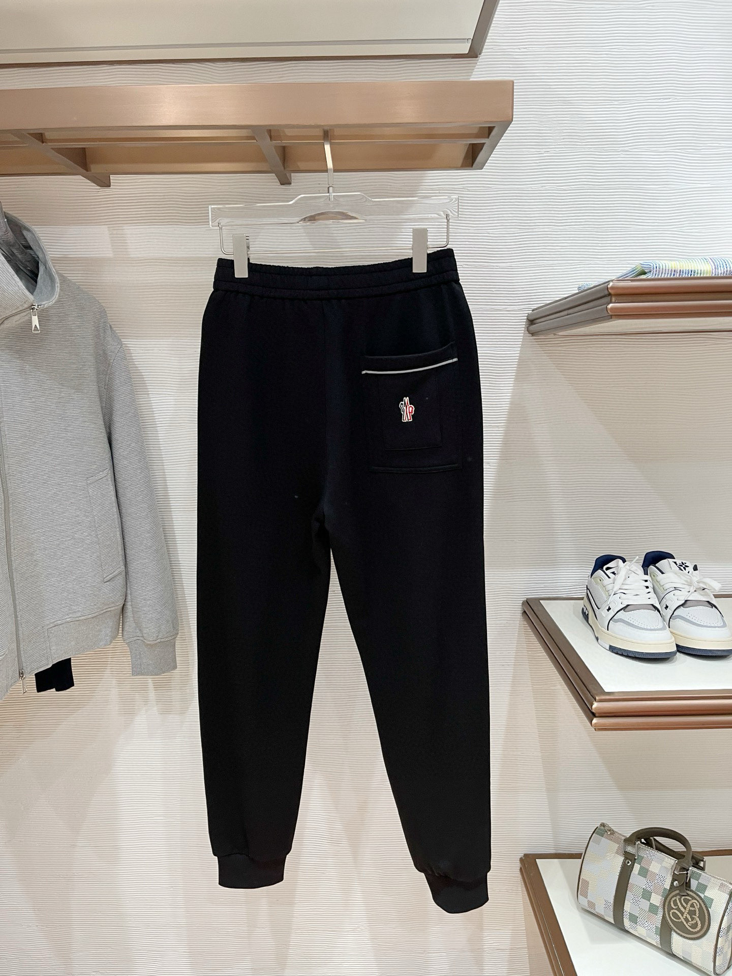 秋冬 蒙口前袋拉链带字母定制设计 正常版型 螺纹裤脚 毛圈面料 M-XXXL