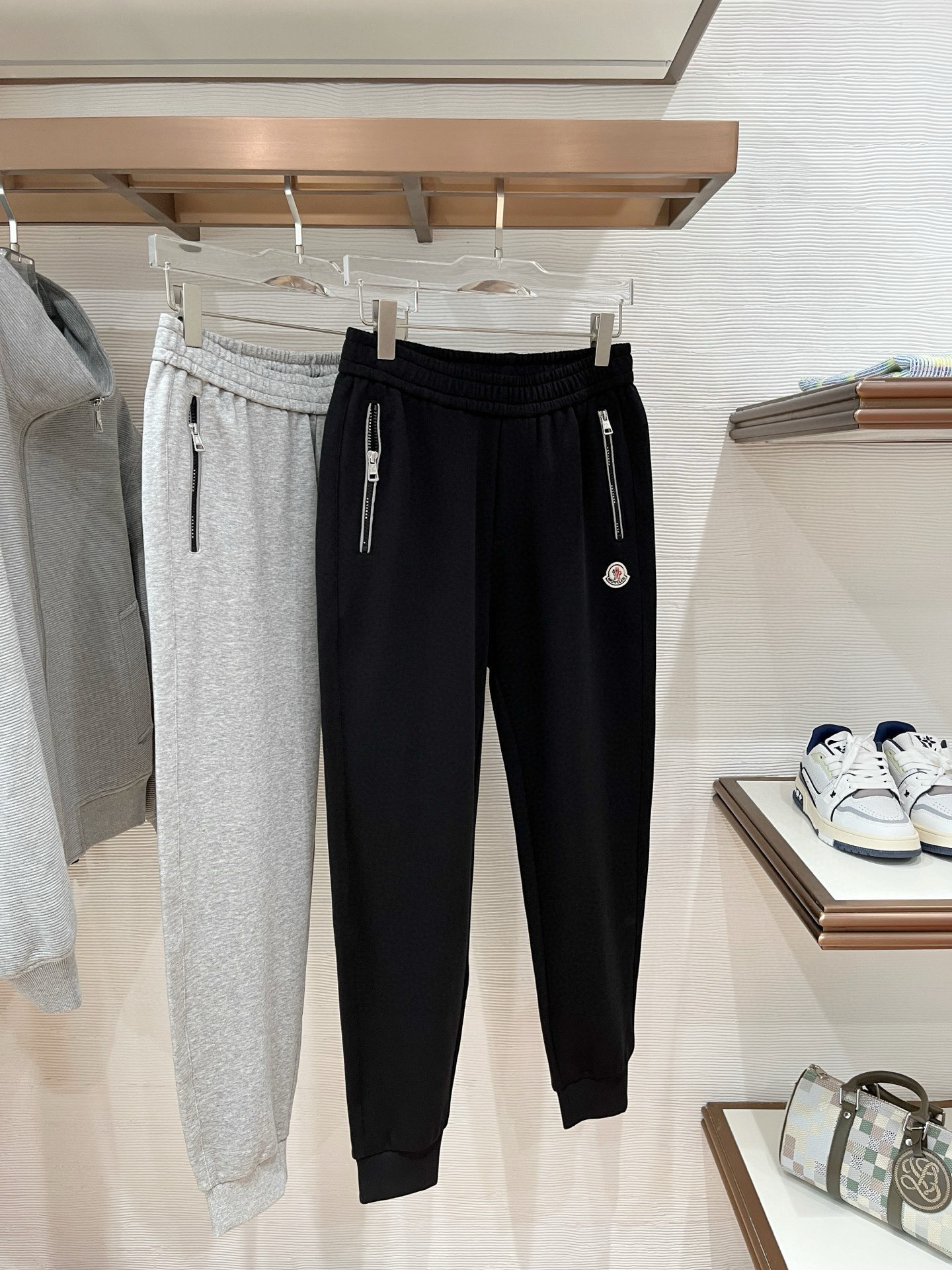 秋冬 蒙口前袋拉链带字母定制设计 正常版型 螺纹裤脚 毛圈面料 M-XXXL