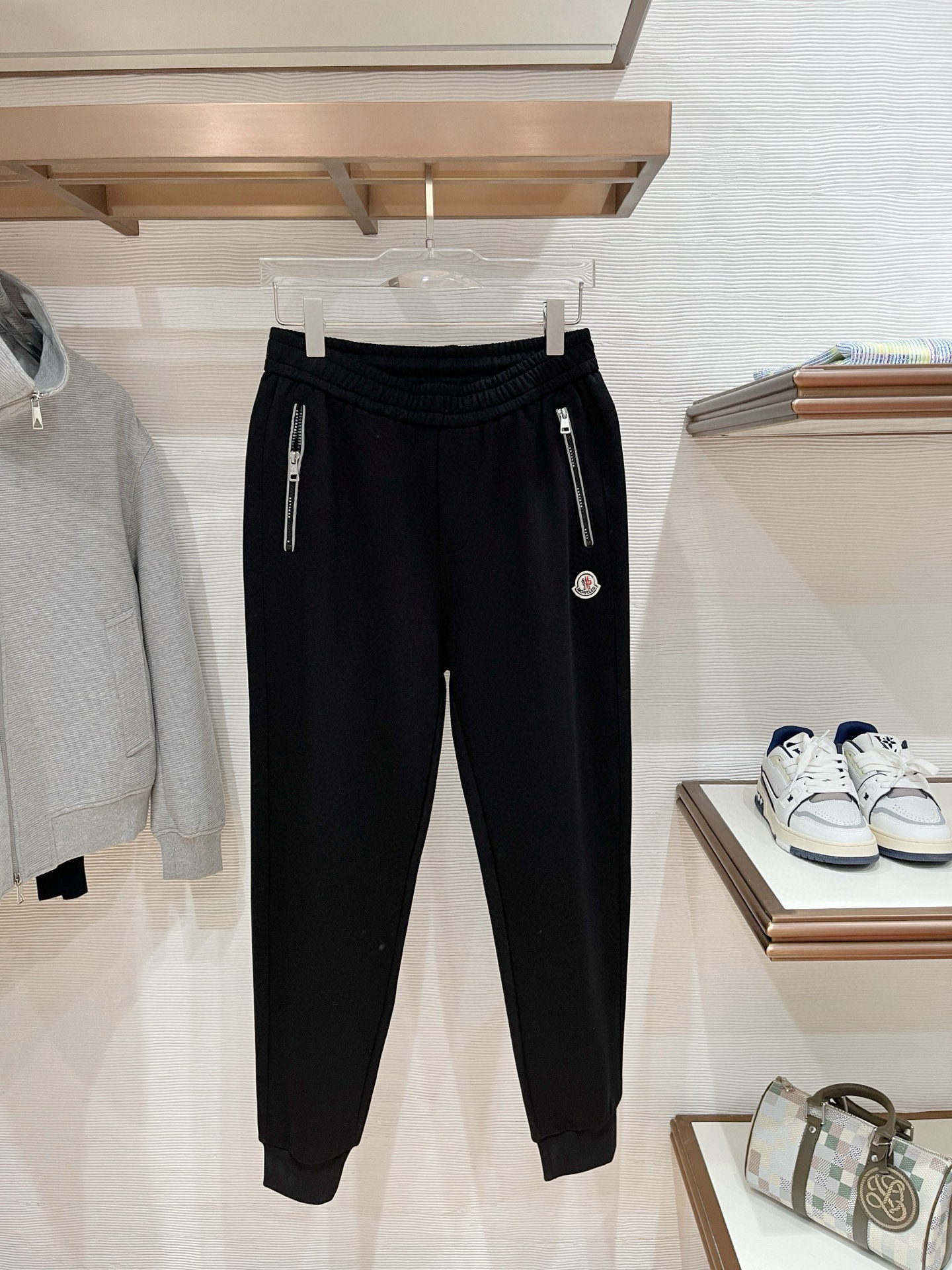 秋冬 蒙口前袋拉链带字母定制设计 正常版型 螺纹裤脚 毛圈面料 M-XXXL