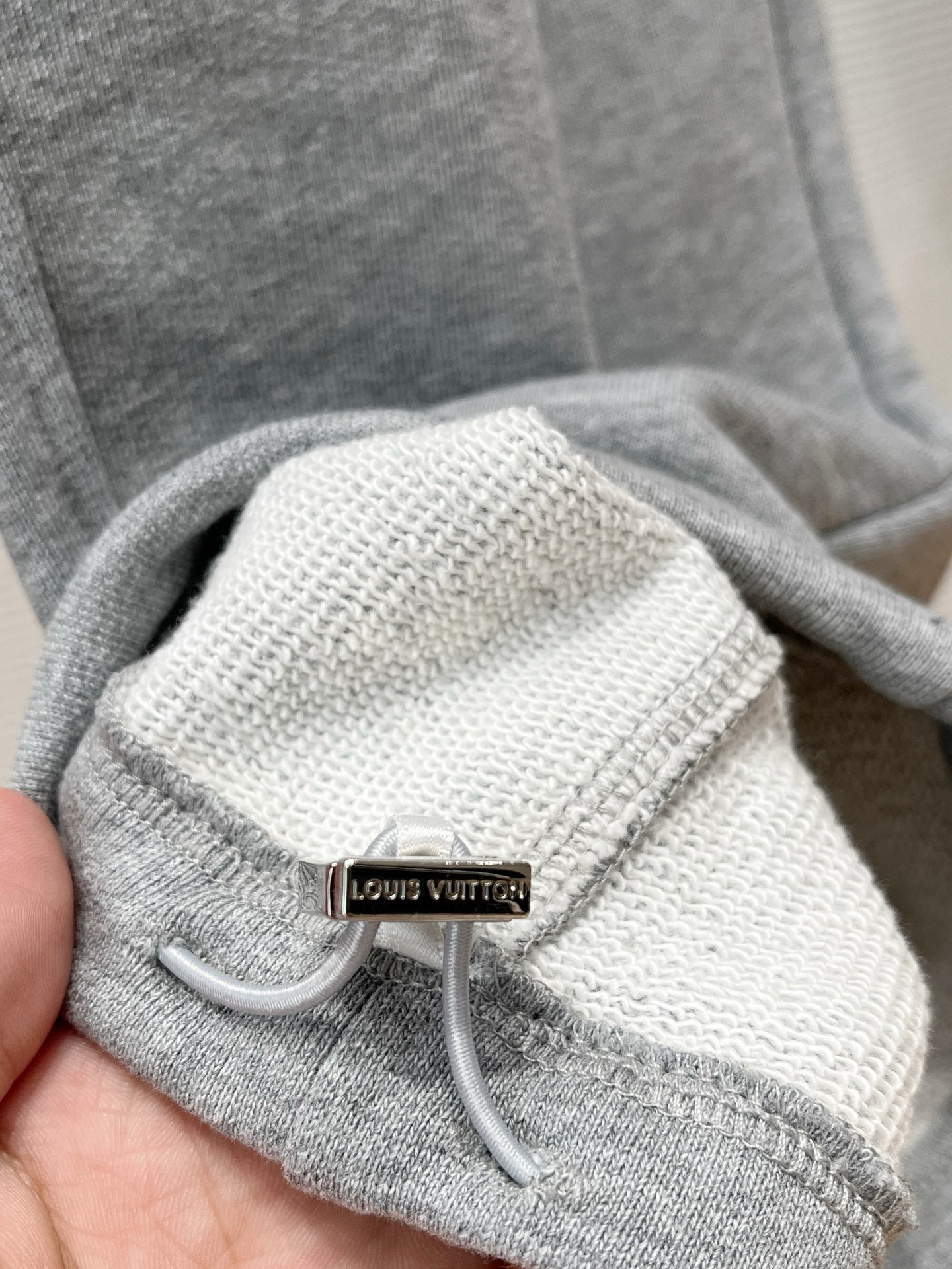 秋冬L*v 卫衣毛圈面料 原版定制开模五金 定制织带腰绳 小直筒版型 （裤脚也可以调节小脚口 ）两种裤型