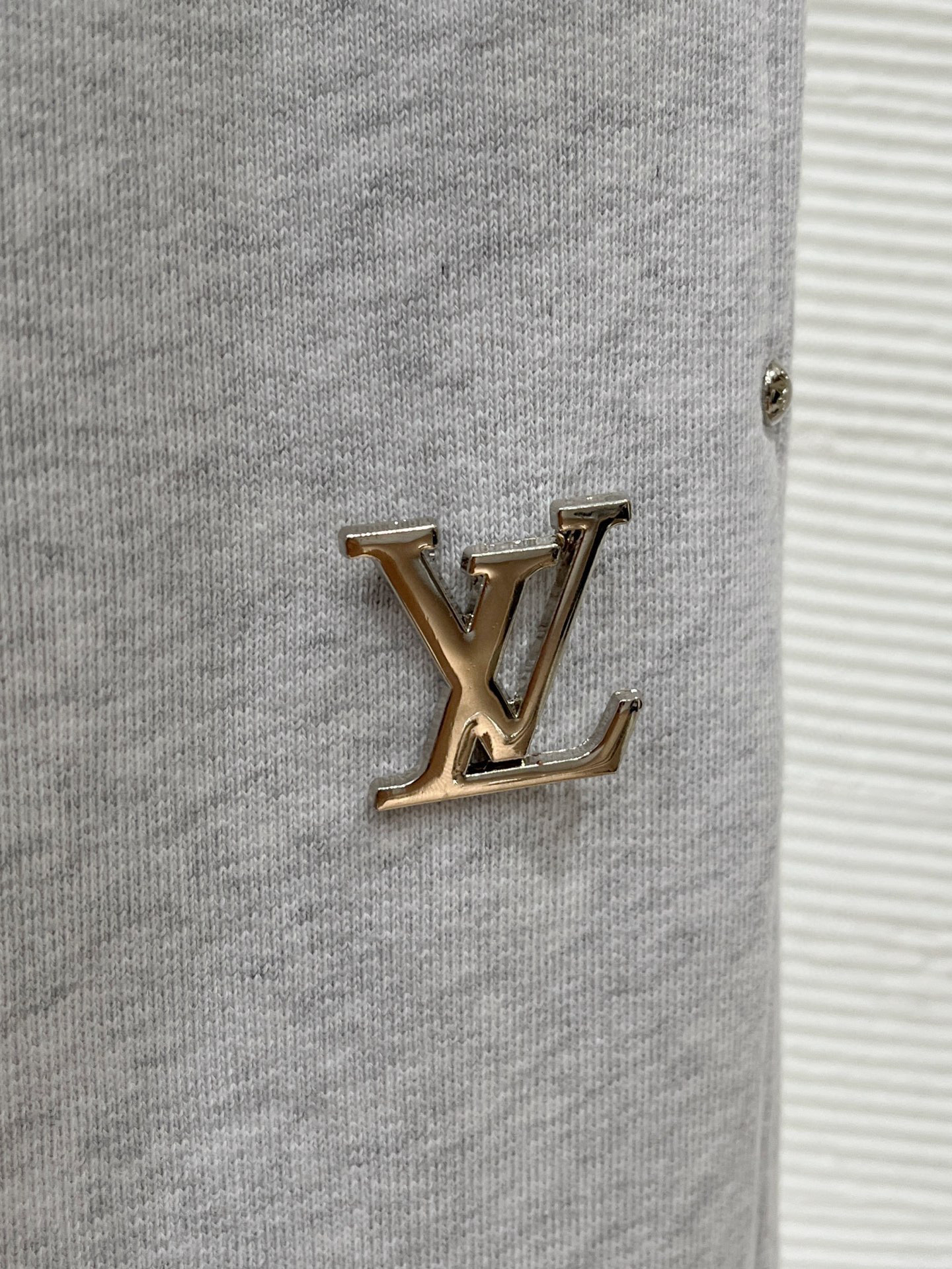 秋冬L*v 卫衣毛圈面料 原版定制开模五金 定制织带腰绳 小直筒版型 （裤脚也可以调节小脚口 ）两种裤型