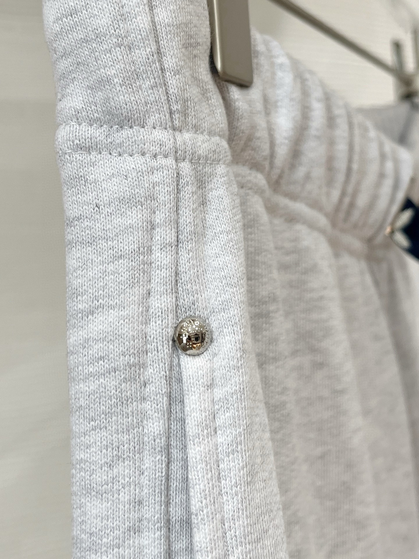 秋冬L*v 卫衣毛圈面料 原版定制开模五金 定制织带腰绳 小直筒版型 （裤脚也可以调节小脚口 ）两种裤型