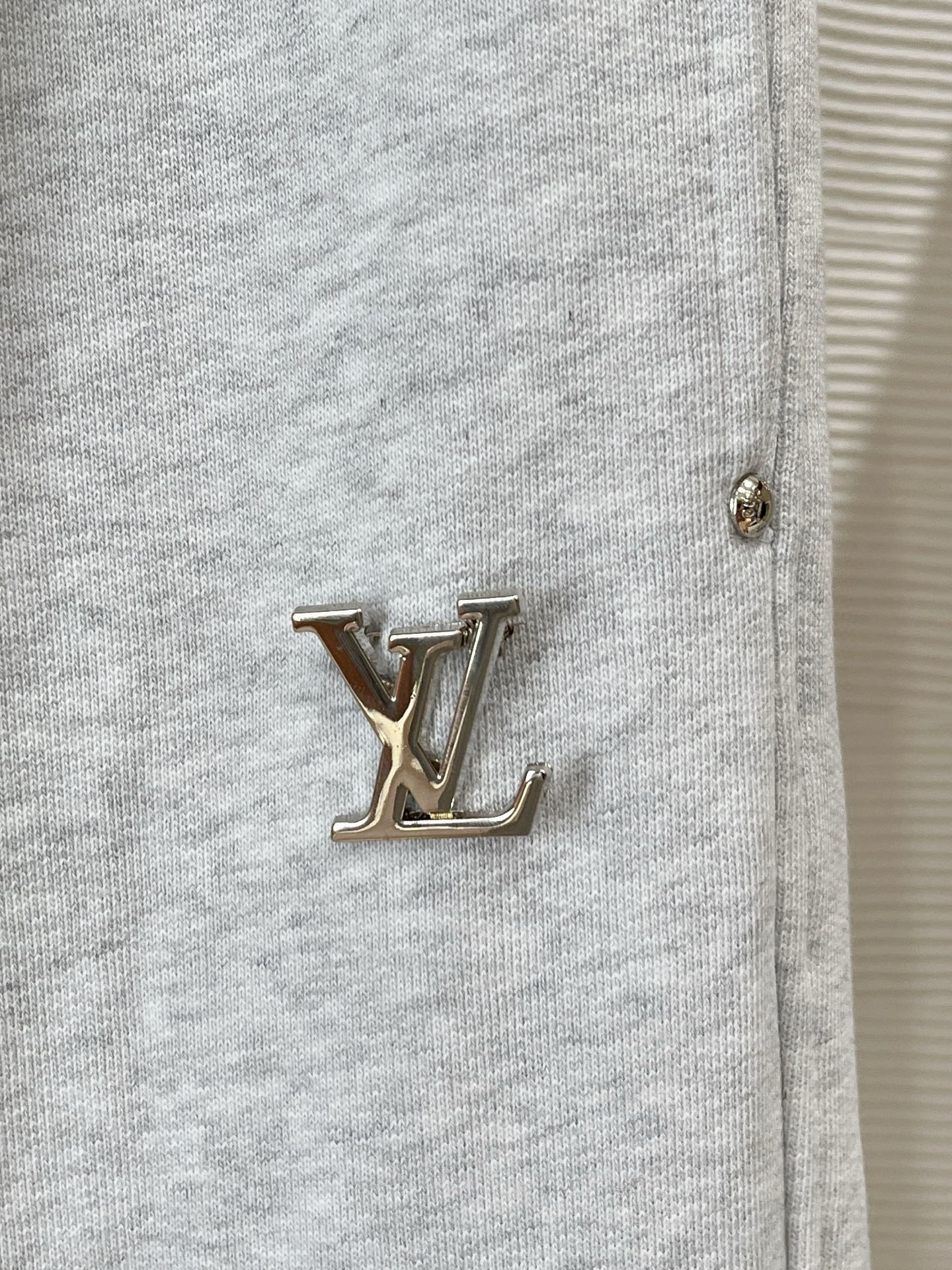 秋冬L*v 卫衣毛圈面料 原版定制开模五金 定制织带腰绳 小直筒版型 （裤脚也可以调节小脚口 ）两种裤型