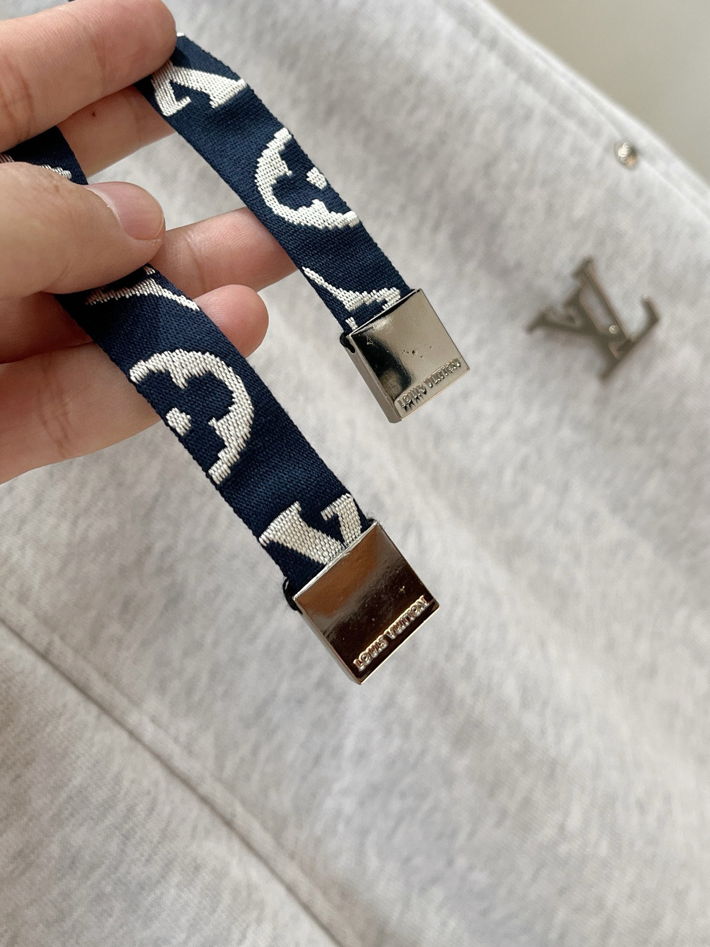 秋冬L*v 卫衣毛圈面料 原版定制开模五金 定制织带腰绳 小直筒版型 （裤脚也可以调节小脚口 ）两种裤型