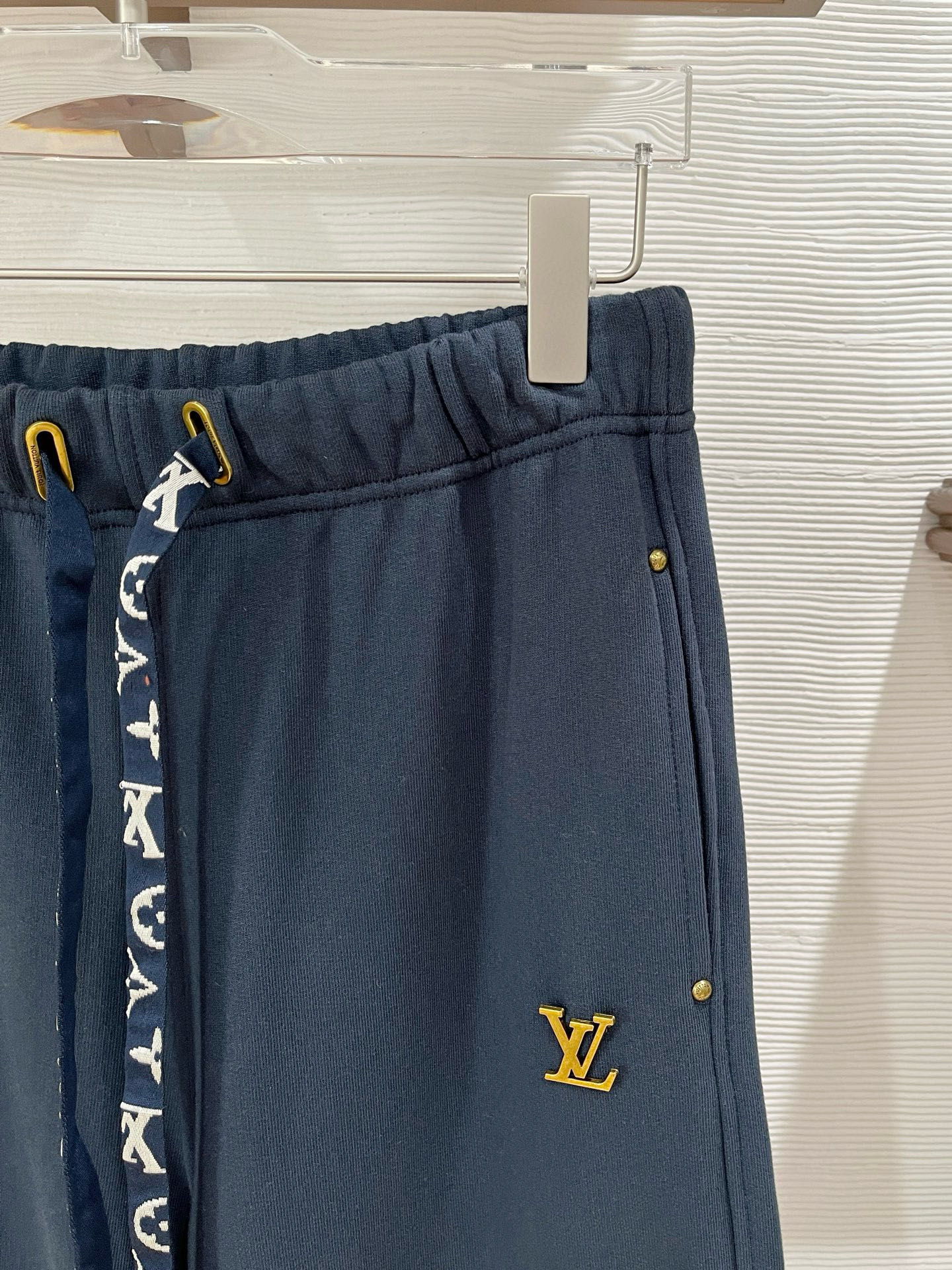 秋冬L*v 卫衣毛圈面料 原版定制开模五金 定制织带腰绳 小直筒版型 （裤脚也可以调节小脚口 ）两种裤型