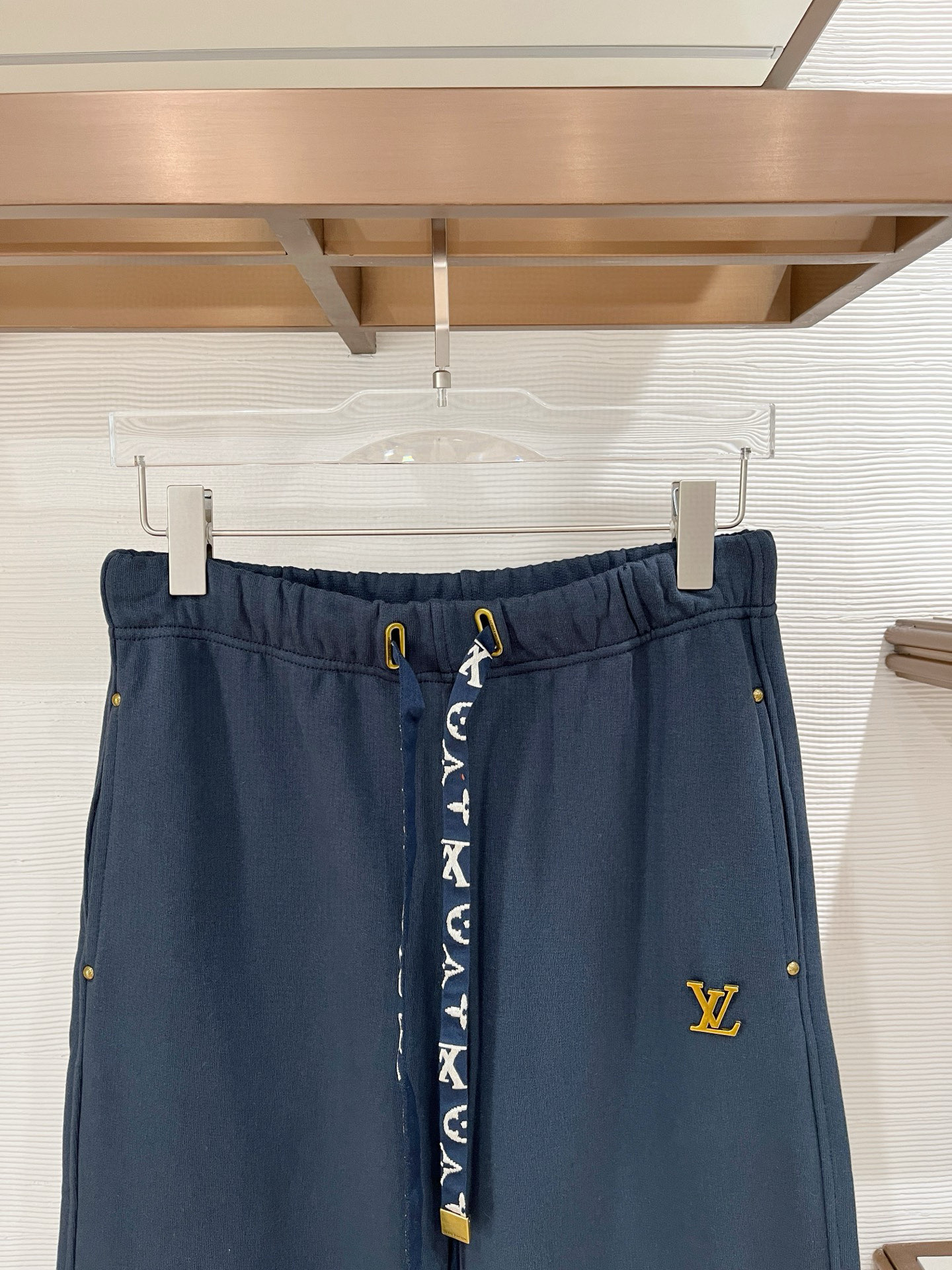 秋冬L*v 卫衣毛圈面料 原版定制开模五金 定制织带腰绳 小直筒版型 （裤脚也可以调节小脚口 ）两种裤型