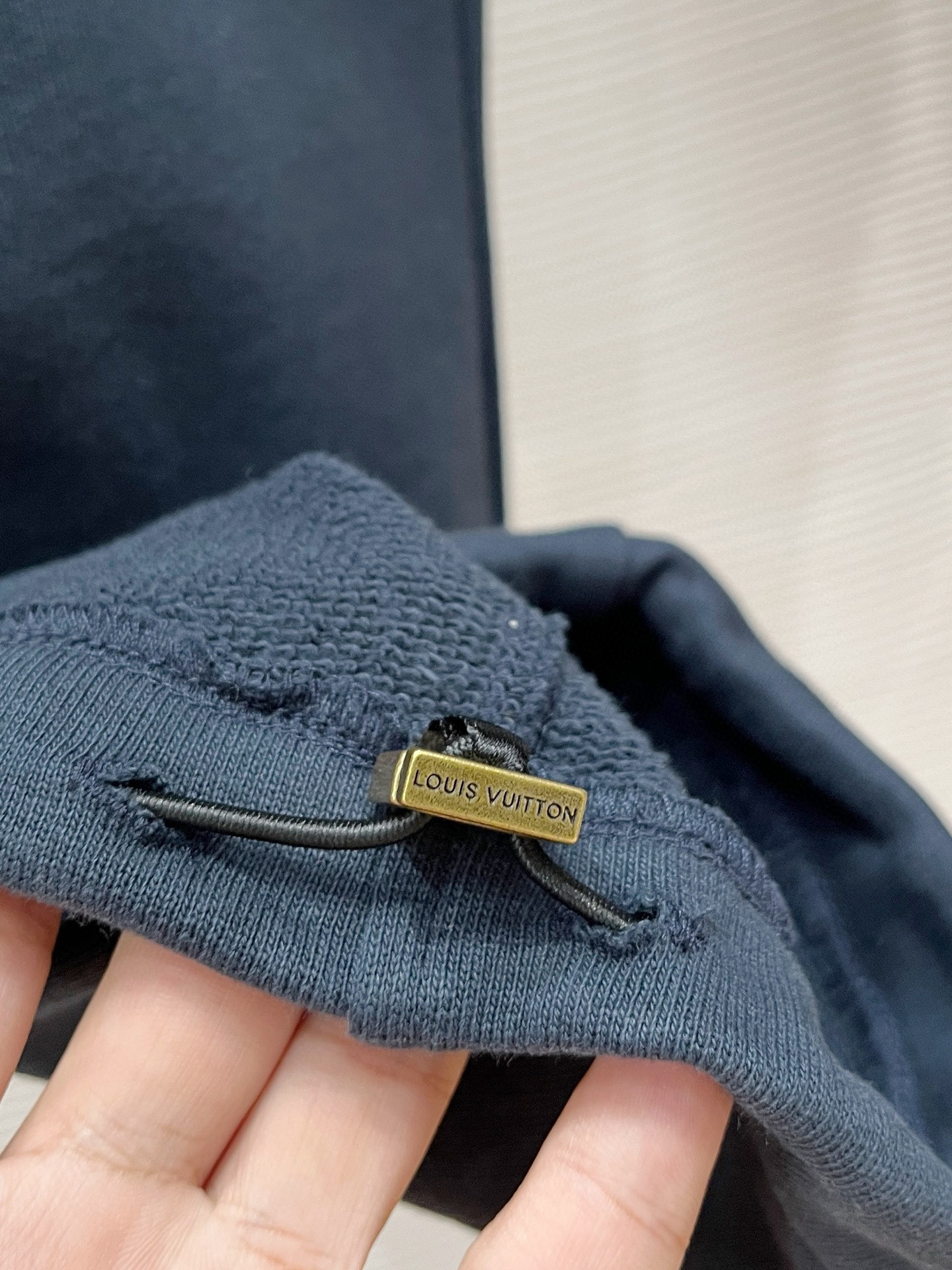 秋冬L*v 卫衣毛圈面料 原版定制开模五金 定制织带腰绳 小直筒版型 （裤脚也可以调节小脚口 ）两种裤型