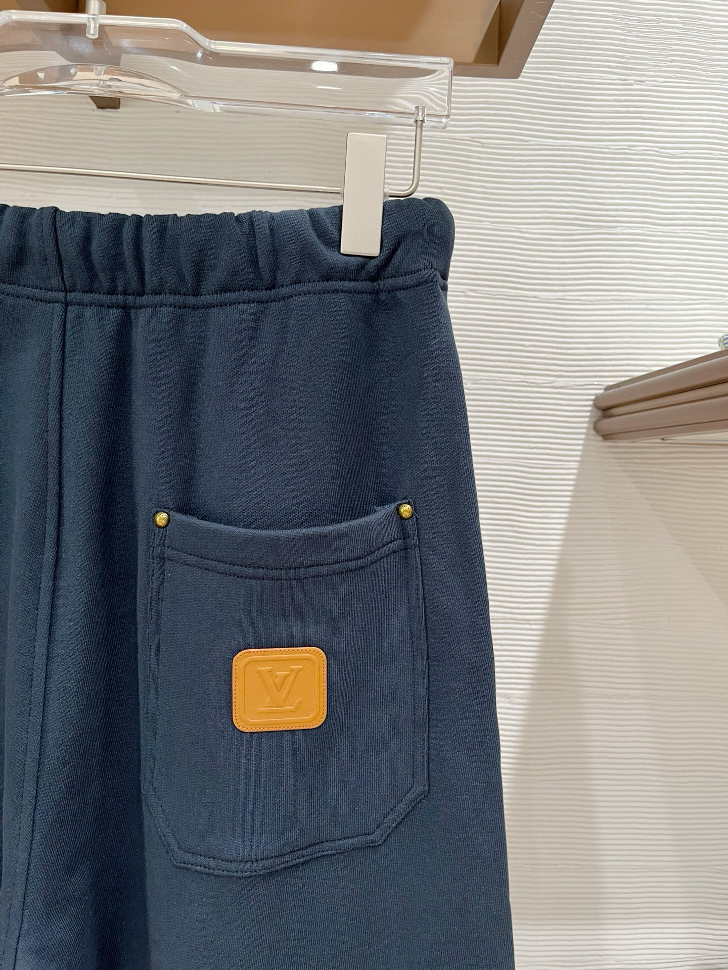 秋冬L*v 卫衣毛圈面料 原版定制开模五金 定制织带腰绳 小直筒版型 （裤脚也可以调节小脚口 ）两种裤型