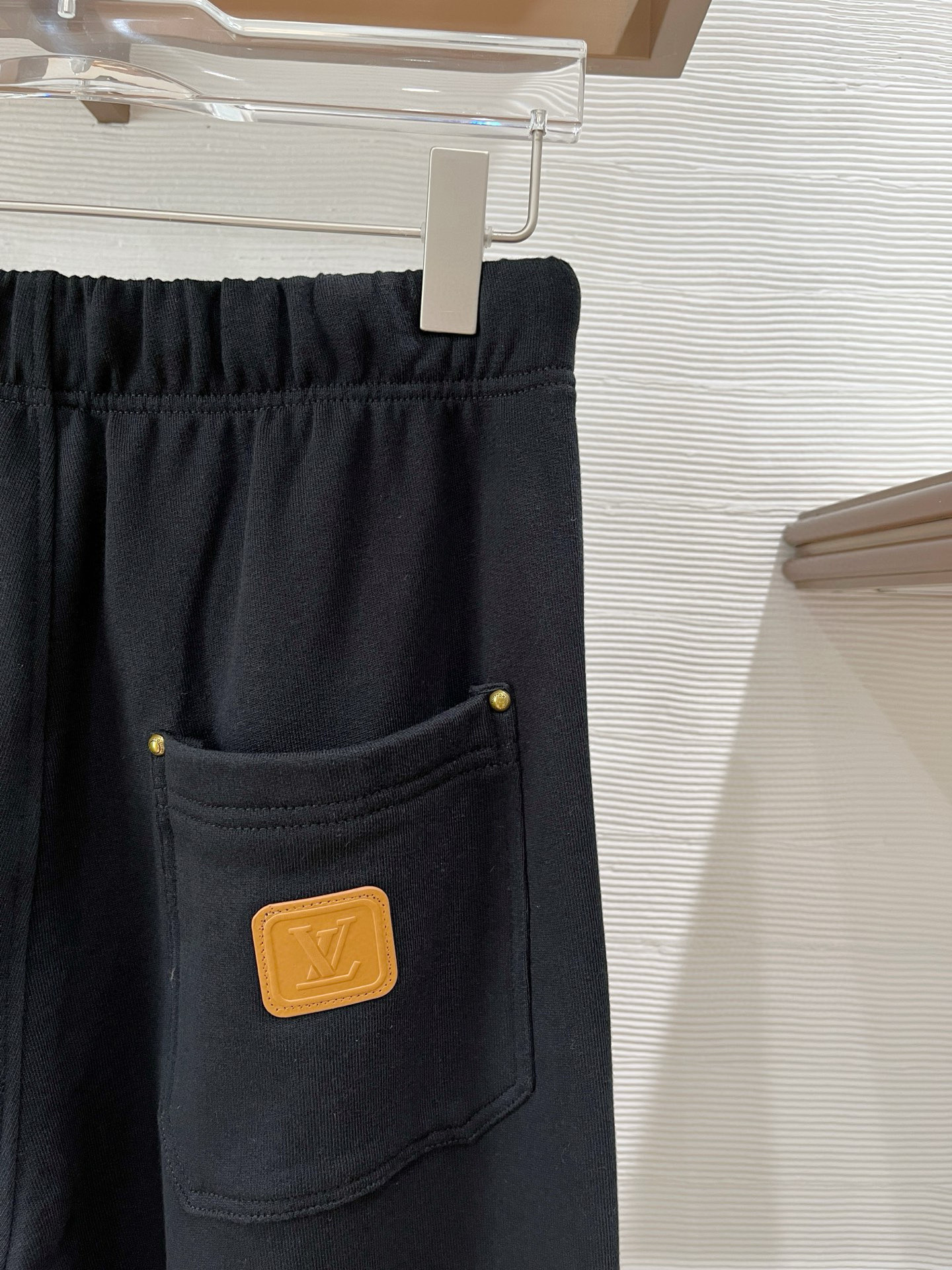 秋冬L*v 卫衣毛圈面料 原版定制开模五金 定制织带腰绳 小直筒版型 （裤脚也可以调节小脚口 ）两种裤型