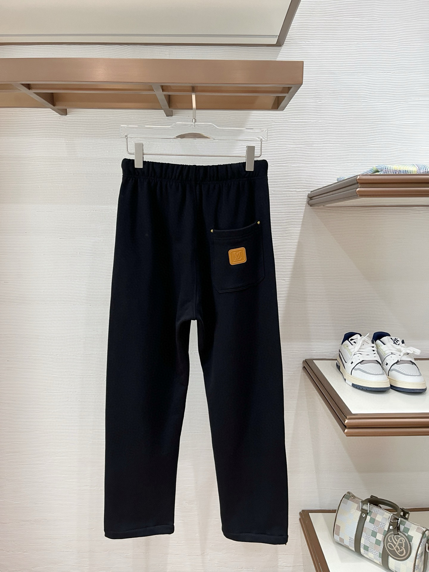 秋冬L*v 卫衣毛圈面料 原版定制开模五金 定制织带腰绳 小直筒版型 （裤脚也可以调节小脚口 ）两种裤型