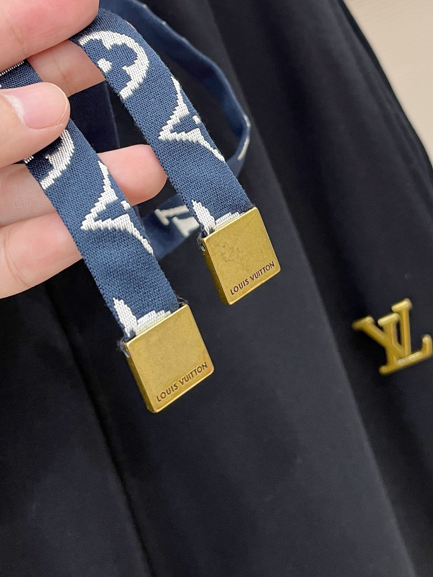 秋冬L*v 卫衣毛圈面料 原版定制开模五金 定制织带腰绳 小直筒版型 （裤脚也可以调节小脚口 ）两种裤型