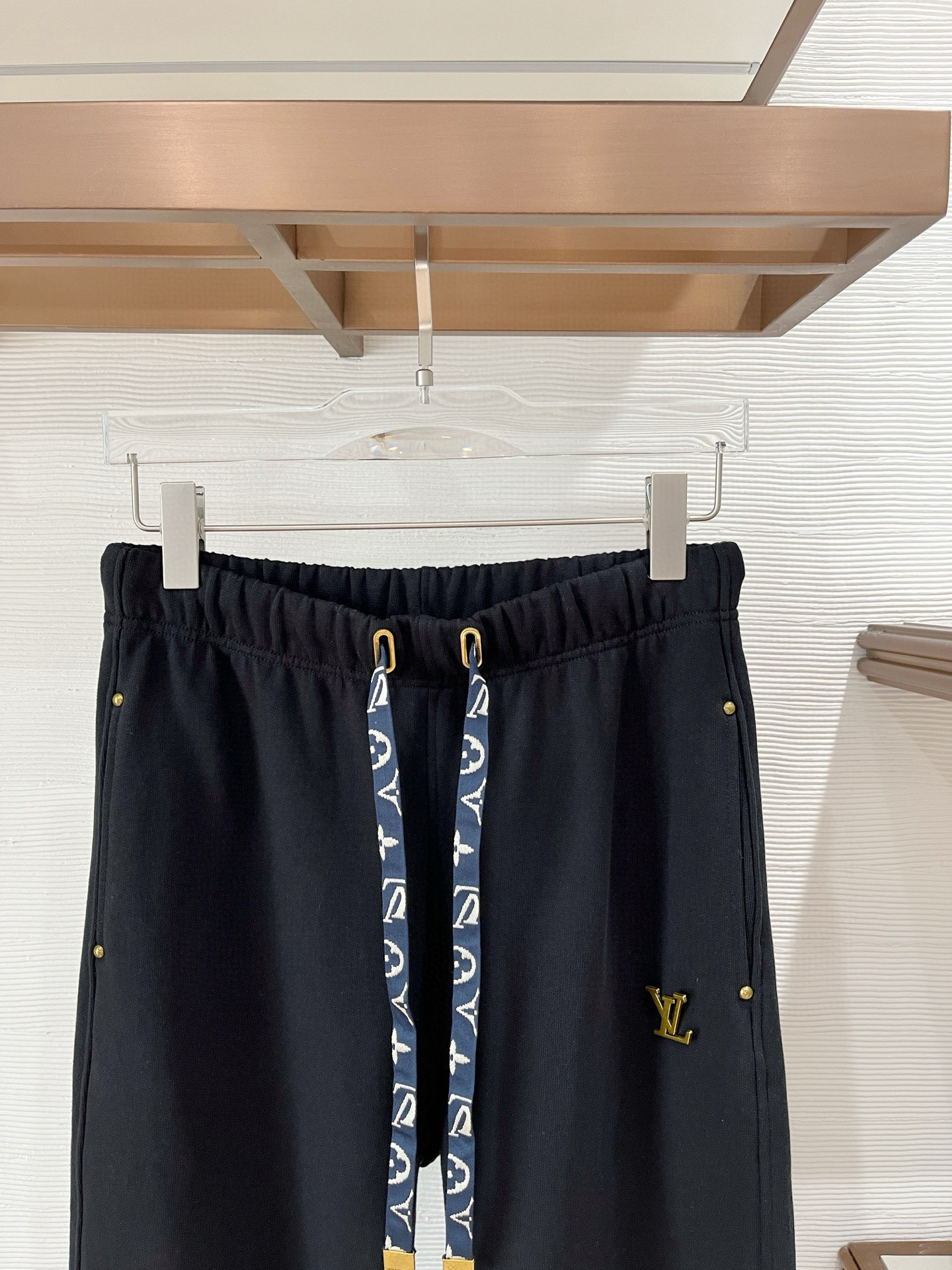 秋冬L*v 卫衣毛圈面料 原版定制开模五金 定制织带腰绳 小直筒版型 （裤脚也可以调节小脚口 ）两种裤型