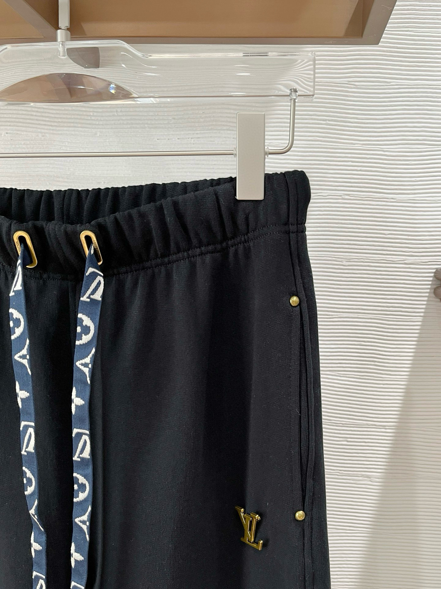 秋冬L*v 卫衣毛圈面料 原版定制开模五金 定制织带腰绳 小直筒版型 （裤脚也可以调节小脚口 ）两种裤型