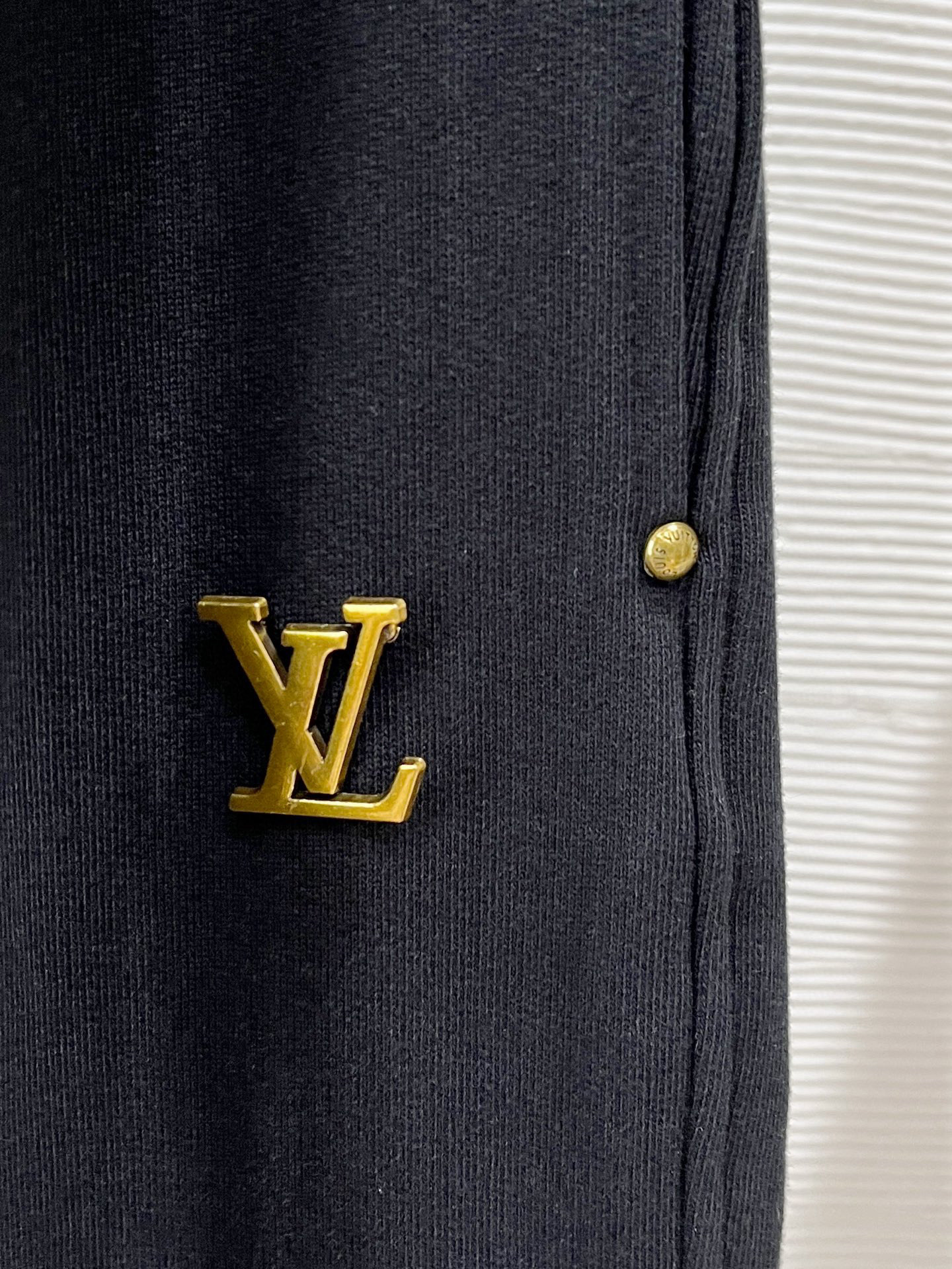 秋冬L*v 卫衣毛圈面料 原版定制开模五金 定制织带腰绳 小直筒版型 （裤脚也可以调节小脚口 ）两种裤型