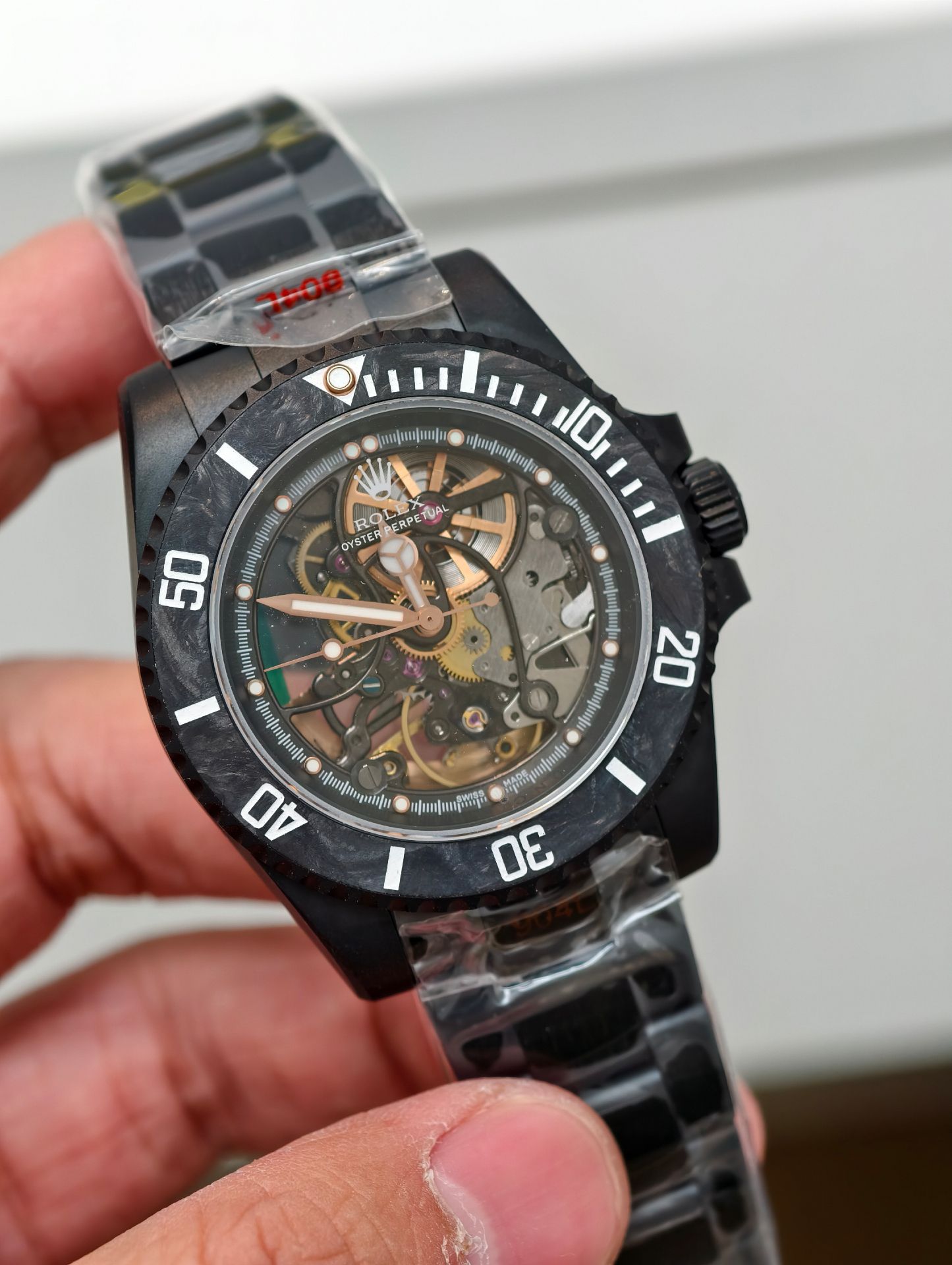 NO:157158,Customized water ghost, fully hollowed-in machine, carbon fiber bezel, golden edged night pearl, whole watch cvd black treatment, overall texture is very good,19860909定制水鬼 全镂空一体机,碳纤维表圈,金色包边夜明珠,整表cvd渡黑处理,整体质感非常好,,Watch