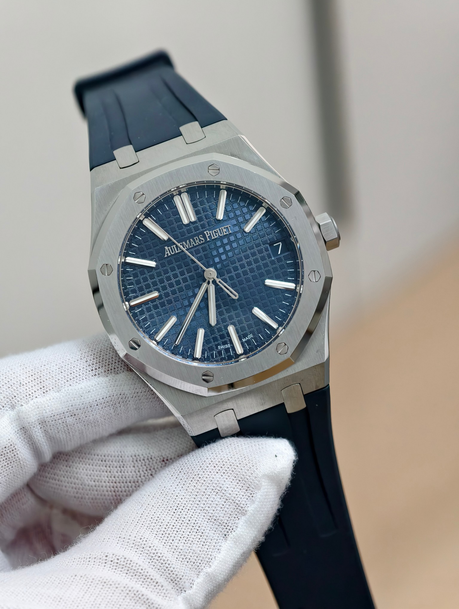 NO:586472,DDF new product a Royal Oak 15510 blue surface, good radial pattern color, equipped with 4302 all-in-one engraving machine, upgraded card-free balance wheel, top-notch workmanship.19860909DDF新品 a皇家橡树15510蓝面,放射纹色泽不错,搭载4302刻字一体机 升级无卡度摆轮,做工顶级,,Watch