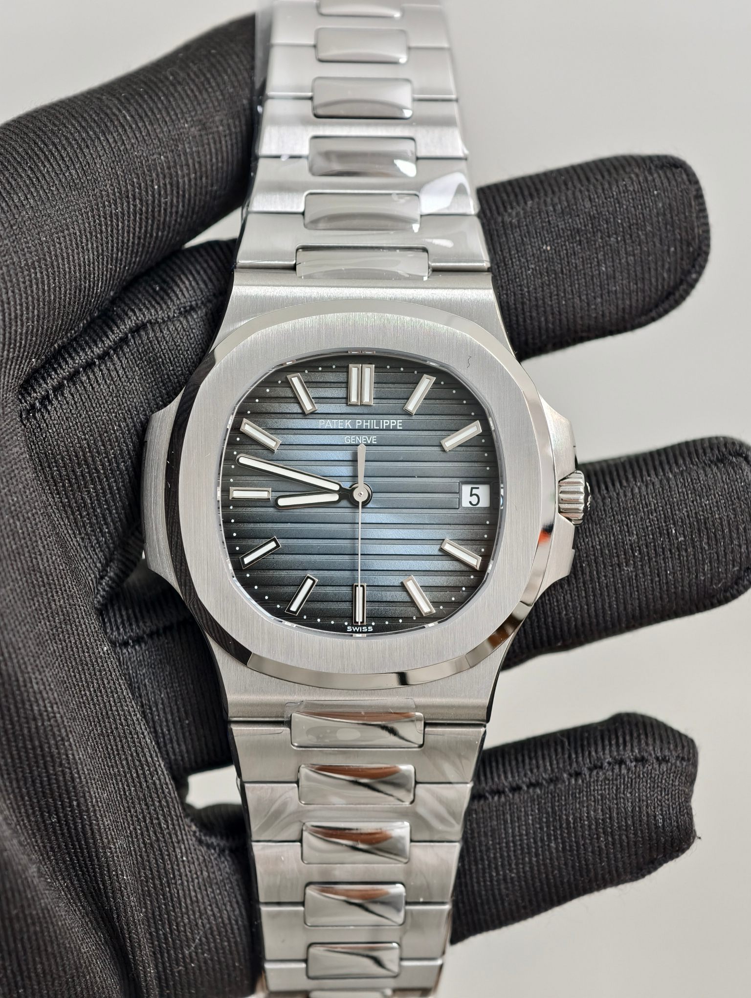 NO:641460,Produced by DDF, PP Nautilus 5711a blue surface, CNC bird's beak case, with 324 movement, different movements, different text and colors, they are all matching, top-notch workmanship.19860909DDF出品 PP鹦鹉螺5711a蓝面,cnc鸟嘴壳套,与324机芯,机芯不同字面颜色不同,都是对版的,做工顶级,,Watch