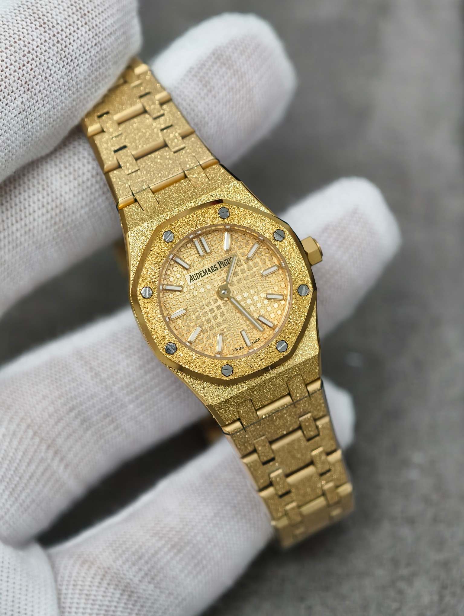NO:765493,tw new product A Royal Oak women’s 28mm frosted gold quartz watch,19860909tw新品 A皇家橡树女款28mm 霜金石英表,,Watch