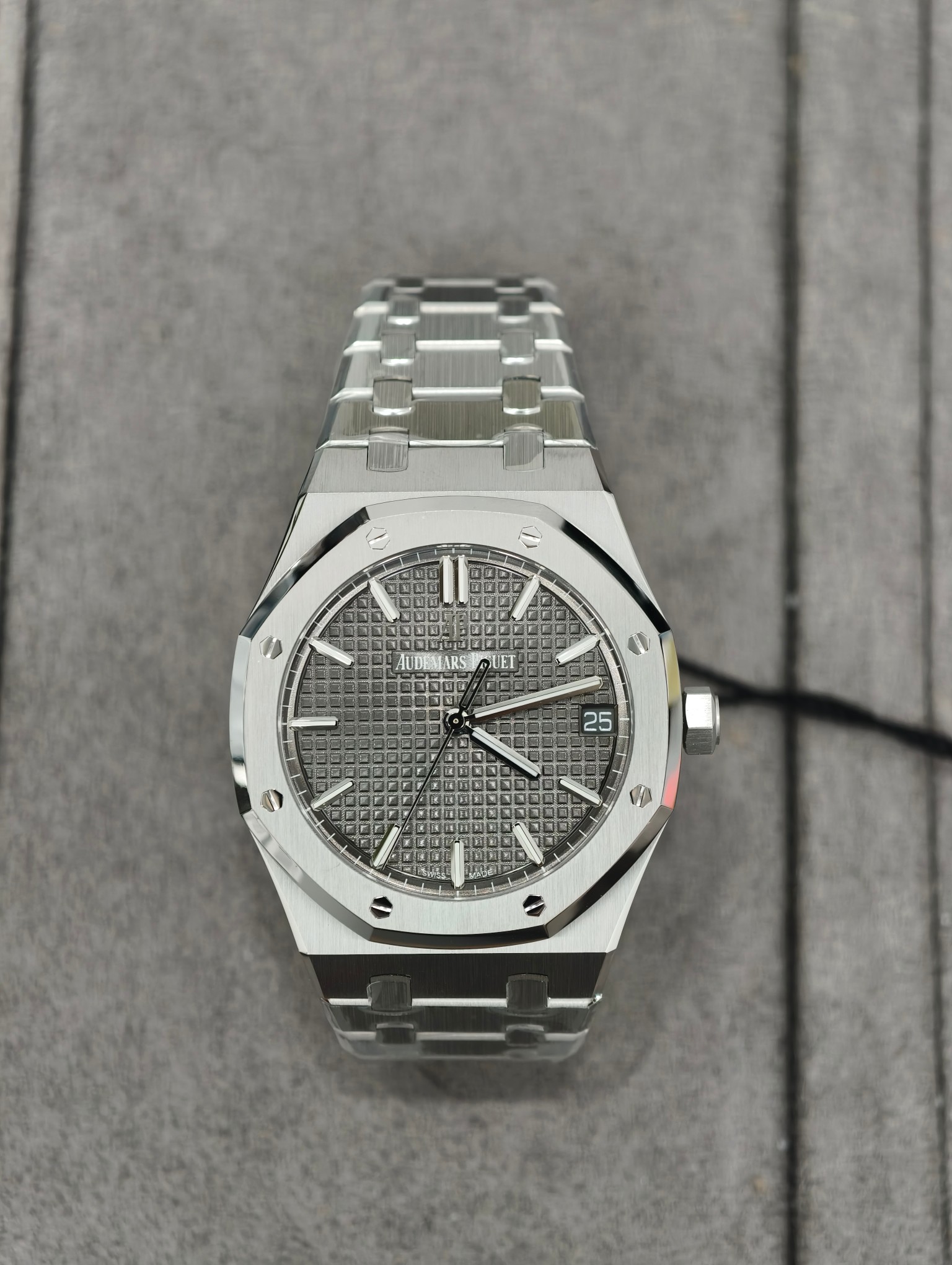 NO:858495,ZF new product A Royal Oak 15500st gray surface, original data size matching, equipped with 4302 all-in-one machine, gilt engraving deck, card-free weight balance wheel, top-notch workmanship,19860909ZF新品 A皇家橡树15500st灰面,原装数据尺寸对版 搭载4302一体机 鎏金刻字甲板 无卡度砝码摆轮 做工顶级,,Watch