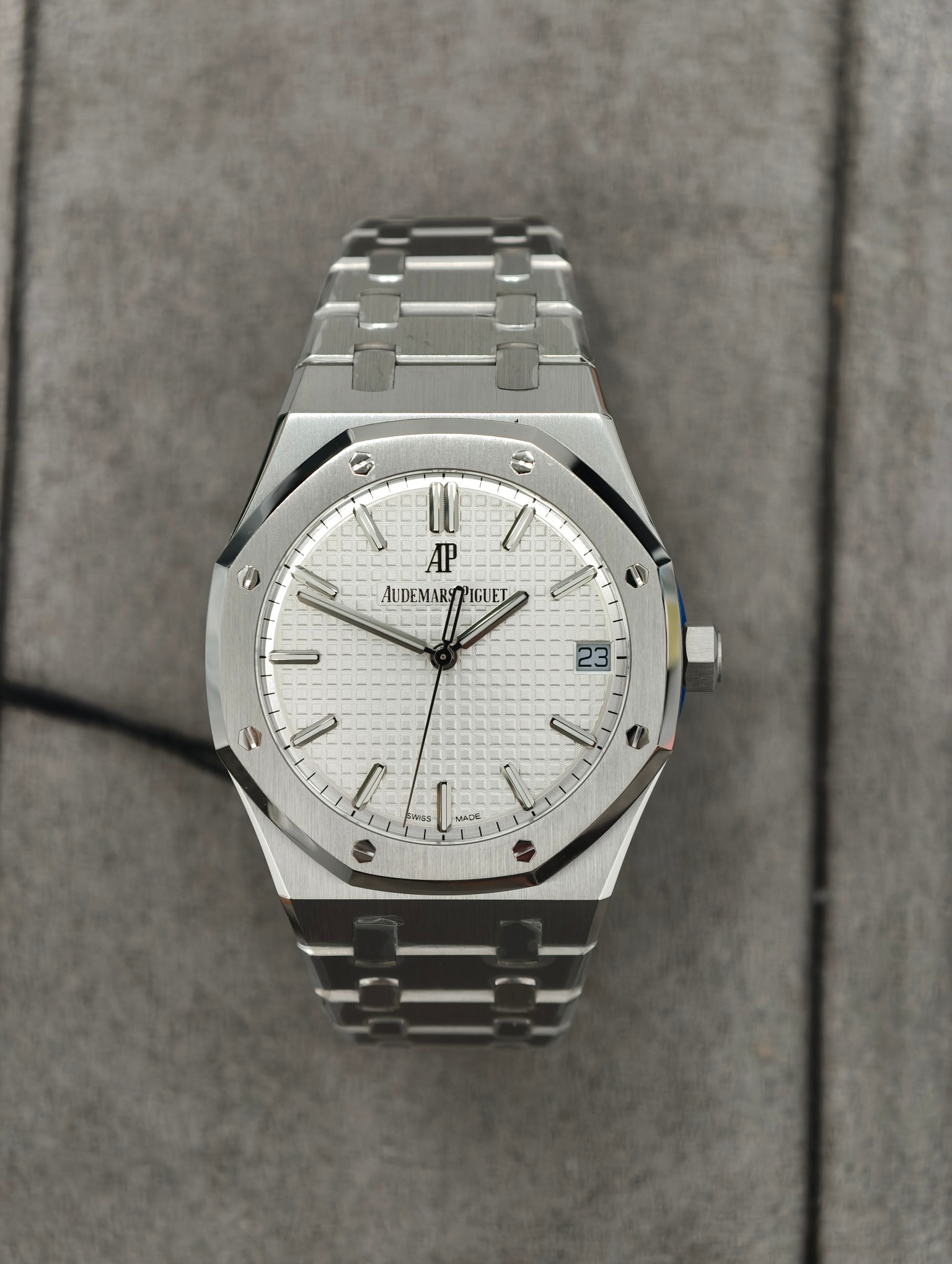 NO:858516,ZF new product A Royal Oak 15500st white surface, original data size matching, equipped with 4302 all-in-one machine, gilt engraving deck, card-free weight balance wheel, top-notch workmanship,19860909ZF新品 A皇家橡树15500st白面,原装数据尺寸对版 搭载4302一体机 鎏金刻字甲板 无卡度砝码摆轮 做工顶级,,Watch