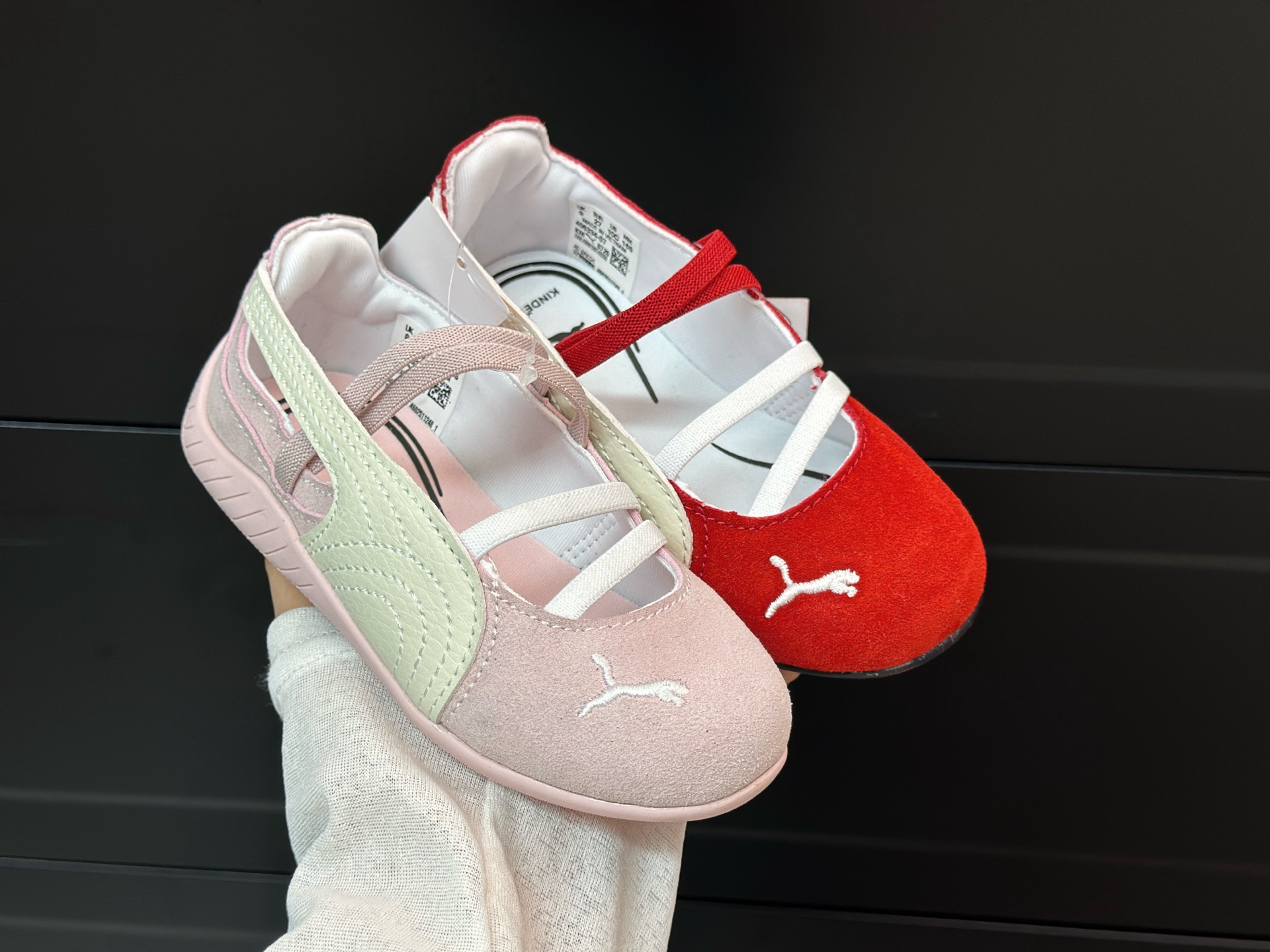 NO:879204,Four full color collection!  Sweet girls and cool girls can find their perfect match. There are 4 magical colors of red/black/pink/silver. They are gentle, sweet, cool and versatile. They can be worn from kindergarten to daily wear!  ,Puma,19860909四色全色合集！甜妹酷妹都能找到本命款 红/黑/粉/银4个神仙配色,温柔、甜酷、百搭全都有,从幼儿园到日常穿搭都能hold住！,彪马,,Children's