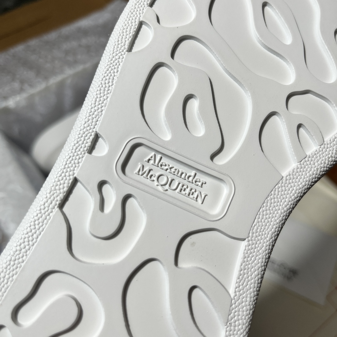 MiniCost Shoe 2