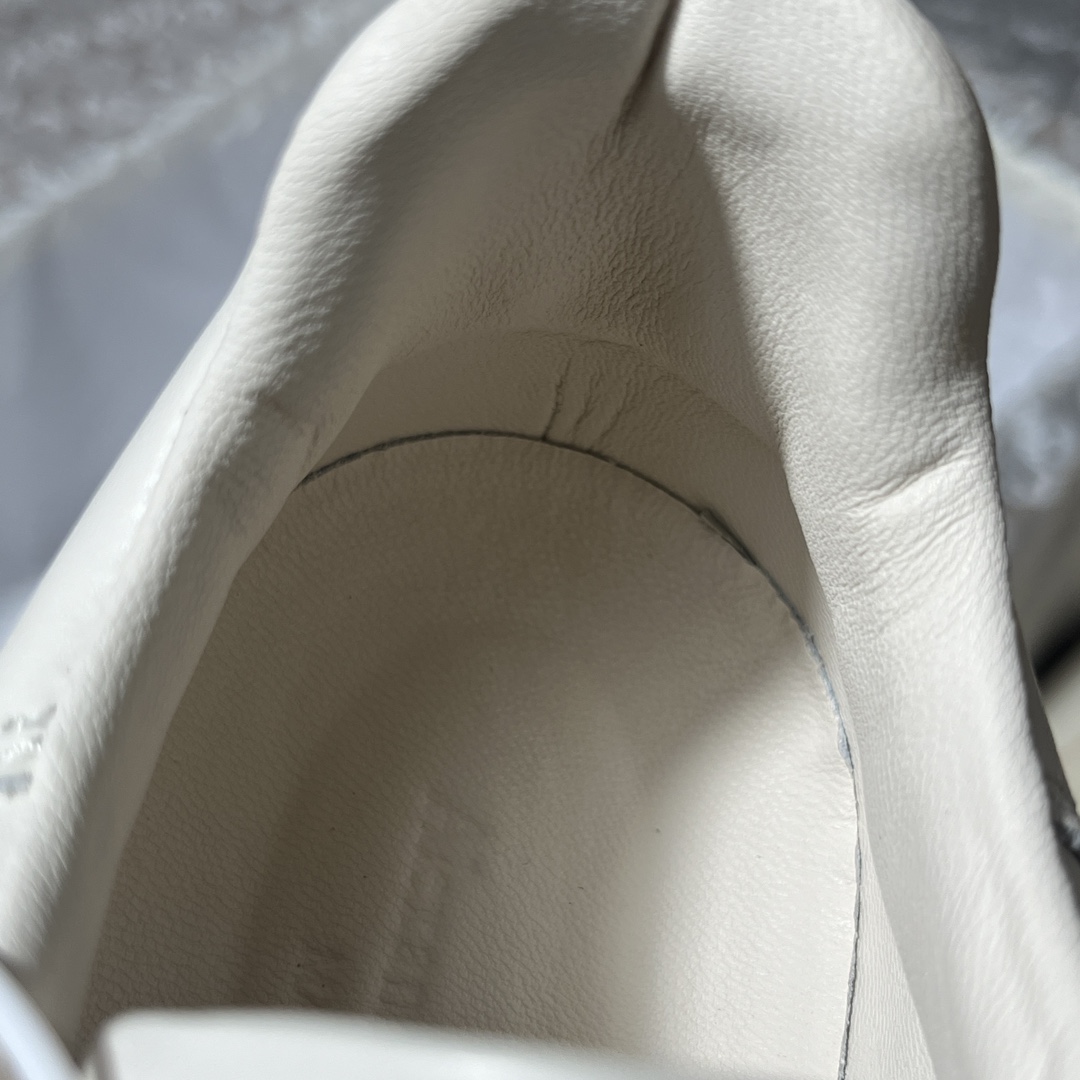 MiniCost Shoe 3