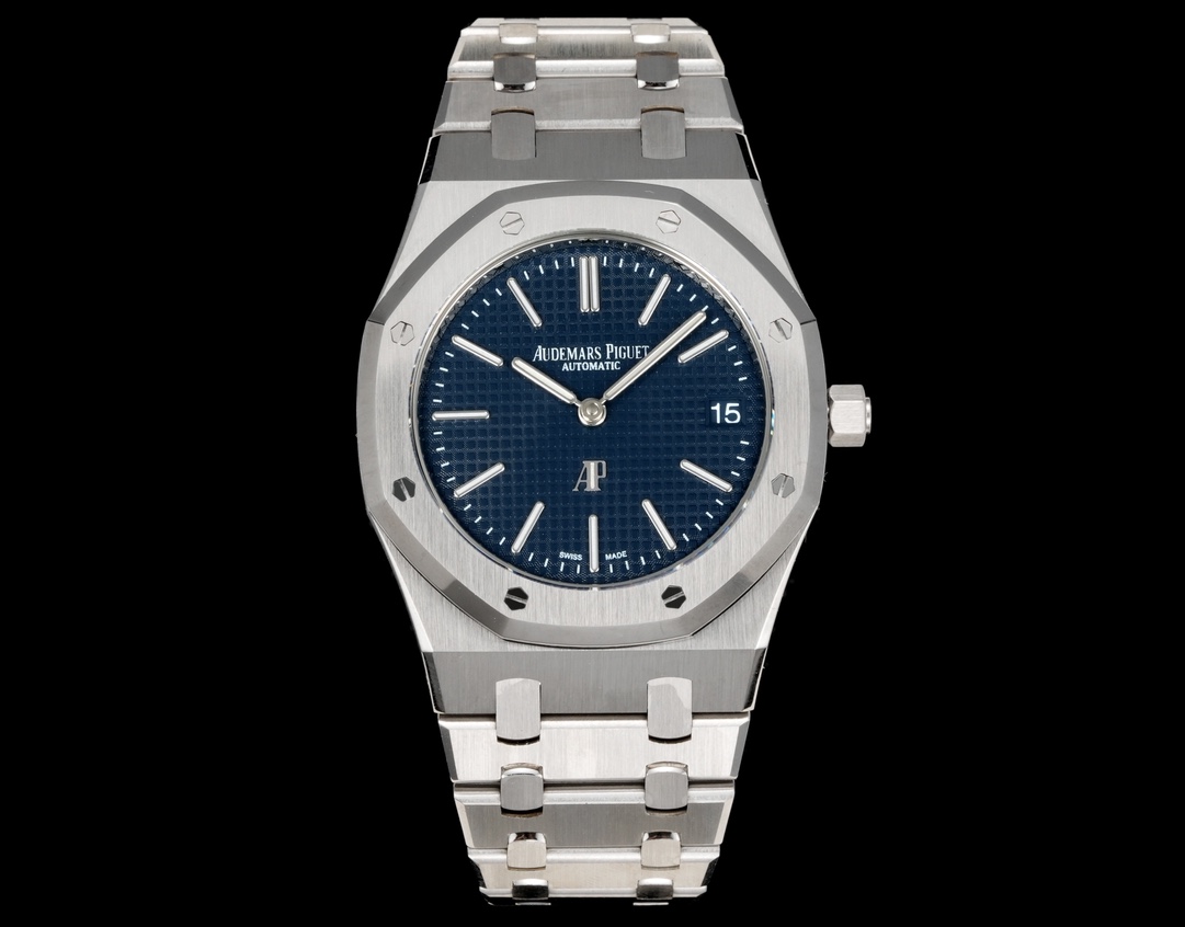 NO:158709,Tk Factory's new Audemars Piguet Royal Oak Series 15202 is grandly launched. The authentic JF factory full set of accessories brings sincere and cost-effectiveness to watch friends!  1. Equipped with a custom movement with Japan modified 2121, the adjustment function is exactly the same as that of the genuine product!  2. The complete set of accessories uses original JF accessories, which are made of workmanship and polishing far beyond other manufacturers in the market. Anyone who knows it. 3. The literal scale does not turn yellow on the original version!  4. The first lettering is laser-deep (all the market versions use corrosion etching), and the effect is closer to the original one!  ,,audemars19860909Tk Factory新款爱彼皇家橡树系列15202隆重登场,原汁原味的JF工厂全套配件,给广大表友带来诚意满满的性价比之王15202！ 1,搭载日本改2121的订制机芯,调历功能与正品完全一致！ 2,全套配件采用原JF的配件,做工打磨远超市场其他厂家,懂的都懂. 3,字面刻度对版原装不发黄！ 4,把头刻字采用激光深刻（市场版本均采用腐蚀刻字）,效果更加接近原装！,,audemars,Watch