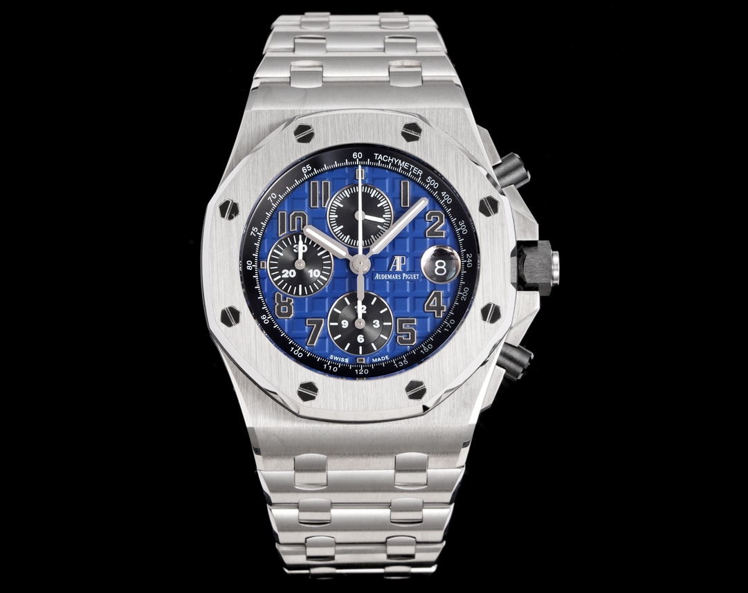 NO:394485,TK Factory Royal Oak Offshore 26470 series officially debuts!  The most complete style and the best-made Audemars Piguet chronograph watch is here. There are top-quality products with good workmanship, and don’t consider cheap small factory goods!  1. The movement uses a 12-bit small second custom-made 3126 chronograph movement, which perfectly restores all functions of the original version. After precision polishing, it greatly strengthens its stability. 2. Among them, the carbon fiber series case is made of the new carbon fiber composite material 'Carbon TT B.4'. This high-tech material is 4 more dense than the conventional Carbon TT, the fiber hardness is increased by 15, and the resin strength is increased by 30. The material structure has been optimized for various anisotropics, which is kept light and extremely tough, providing the strongest impact resistance to date. 3. The literal colors are all made of the most advanced electroplating technology, not a simple spray painting technology a few years ago. Each chocolate plaid decoration is polished by CNC level and is infinitely close to the original version.  4. The synchronous original version is equipped with wei movable head particles, the tape is made of imported fluoroelastic material, and the belt is made of American crocodile leather, which is more wear-resistant and fabric-resistant.,,audemars,crocodile skin19860909TK Factory皇家橡树离岸型26470系列正式登场！款式最全,做工最好的爱彼计时款腕表来了,有做工好的顶级货,廉价的小厂货就别去考虑了！ 1,机芯采用12位小秒的定制版3126计时机芯,完美还原原版所有功能.经过精密打磨,大大加强了其稳定性. 2,其中碳纤维系列表壳采用全新碳纤维复合材料——「Carbon TT B.4」打造,这种高科技材料比常规 Carbon TT 密度提高4,纤维硬度提升15,树脂强度提升30,材料结构经过各项异性优化,保持轻盈同时无比坚韧,提供迄今最强的抗冲击性能. 3,字面颜色均采用目前最先进电镀技术,非几年前的简单喷漆技术.每一个巧克力格纹装饰,通过CNC级别打磨,无限接近原版. 4,同步原版搭载微微活动头粒,胶带采用进口氟橡胶材质,皮带采用美洲鳄鱼皮材质,更加耐磨耐造.,,audemars,crocodile skin,Watch