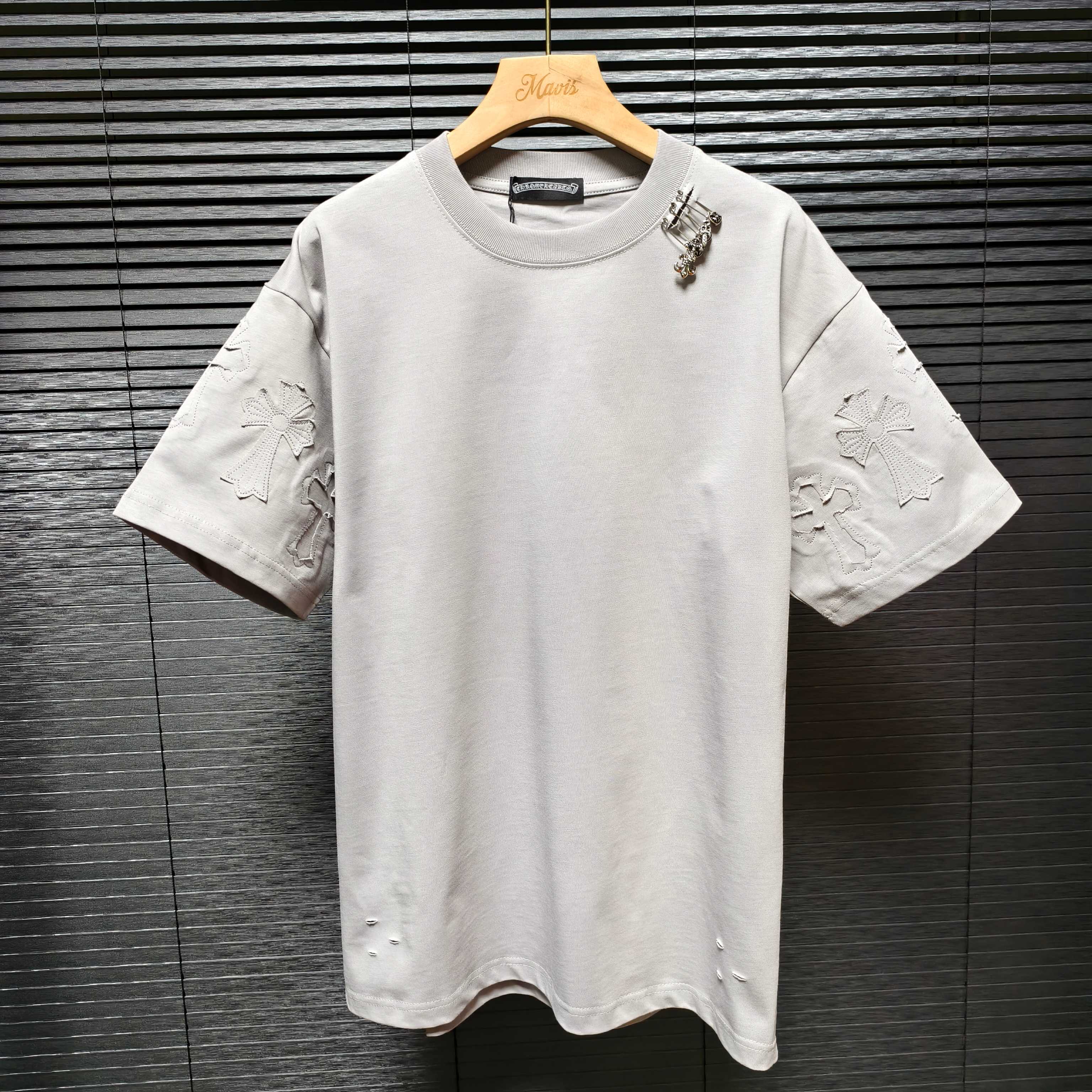 NO:160896,2025ss·Croxin New autumn and winter products latest 320g cuff patch embroidered hand-cut neckline matching hardware behind hardware same style for men and women color black fried gray Size M L XL XXL,,chrome hearts,alexander wang198609092025ss·克罗心 秋冬新品最新 320克 袖口贴布绣花手割破领口搭配五金 背后五金搭配 男女同款 颜色黑 炒灰 尺码M L XL XXL,,chrome hearts,alexander wang,Men's clothing