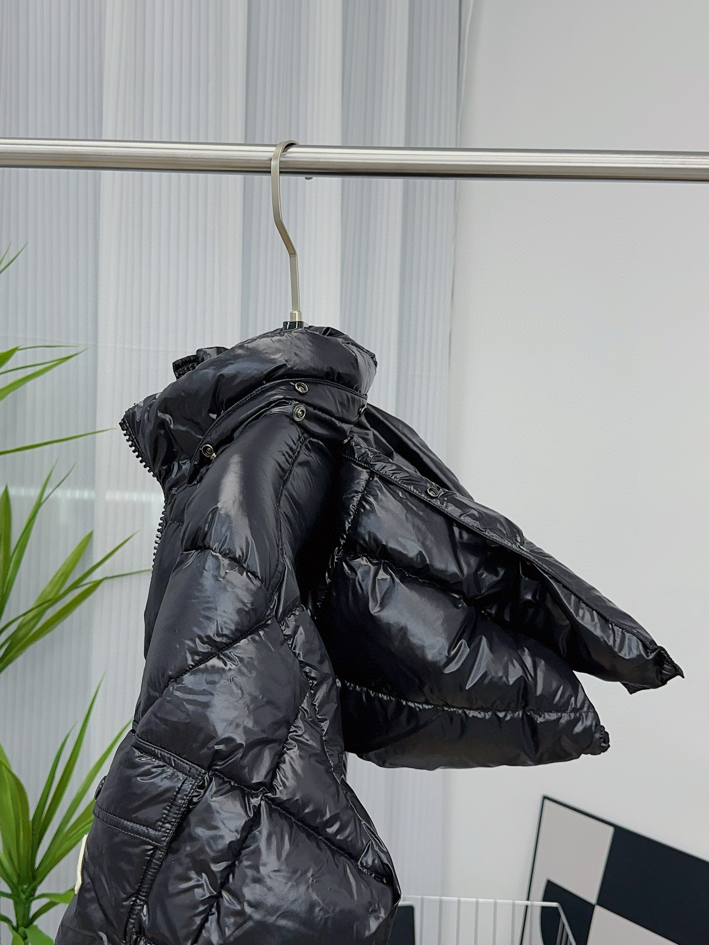 Moncler P678 短款派克羽绒服 - 機能性とスタイルを兼ね備えた一着